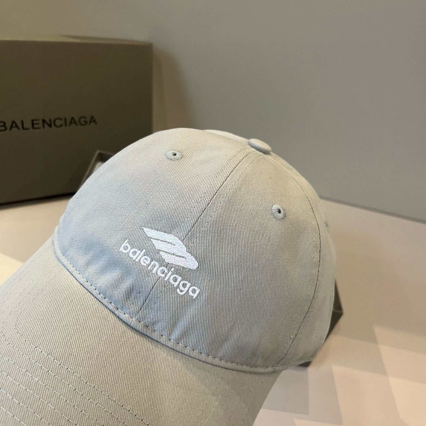  BALENCIAGA巴黎世家新款logo棒球帽，很酷的色系，男女佩戴都有不同style，第一批抢先出货