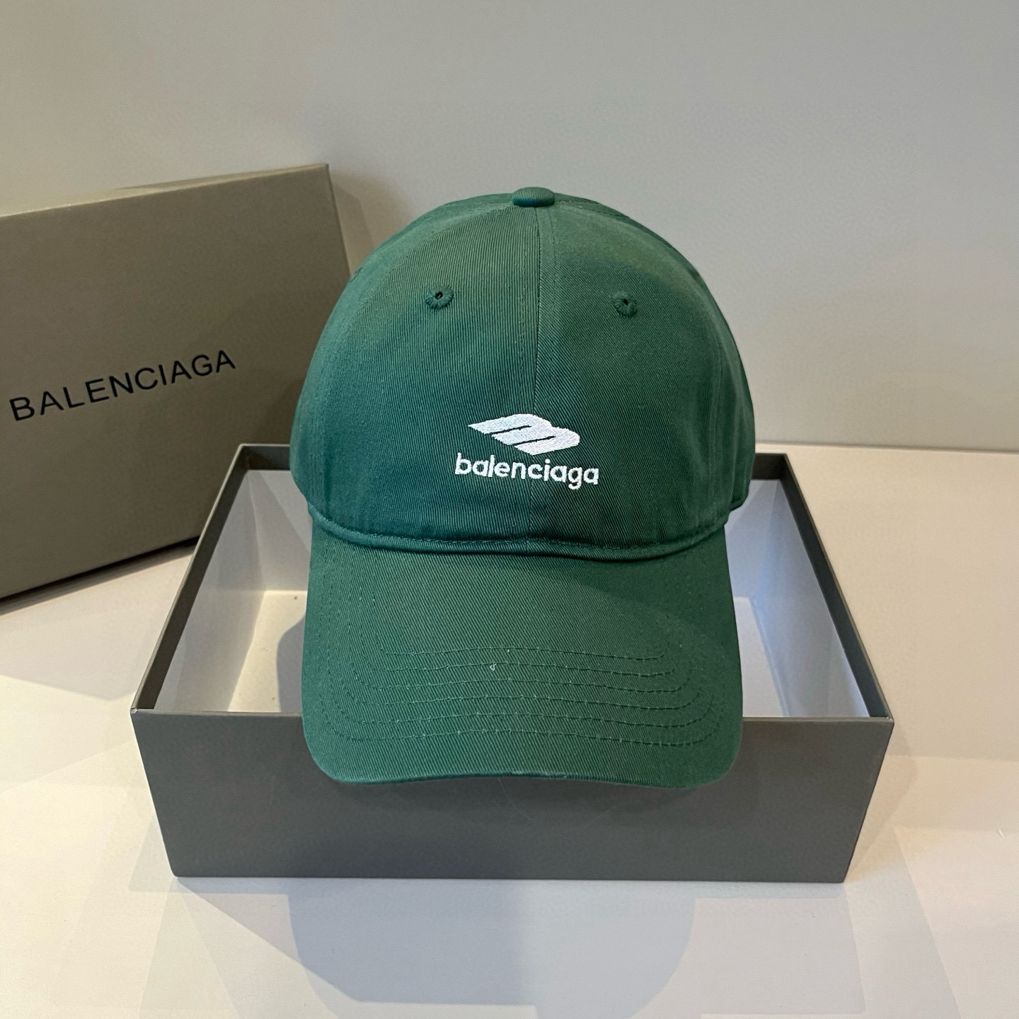  BALENCIAGA巴黎世家新款logo棒球帽，很酷的色系，男女佩戴都有不同style，第一批抢先出货