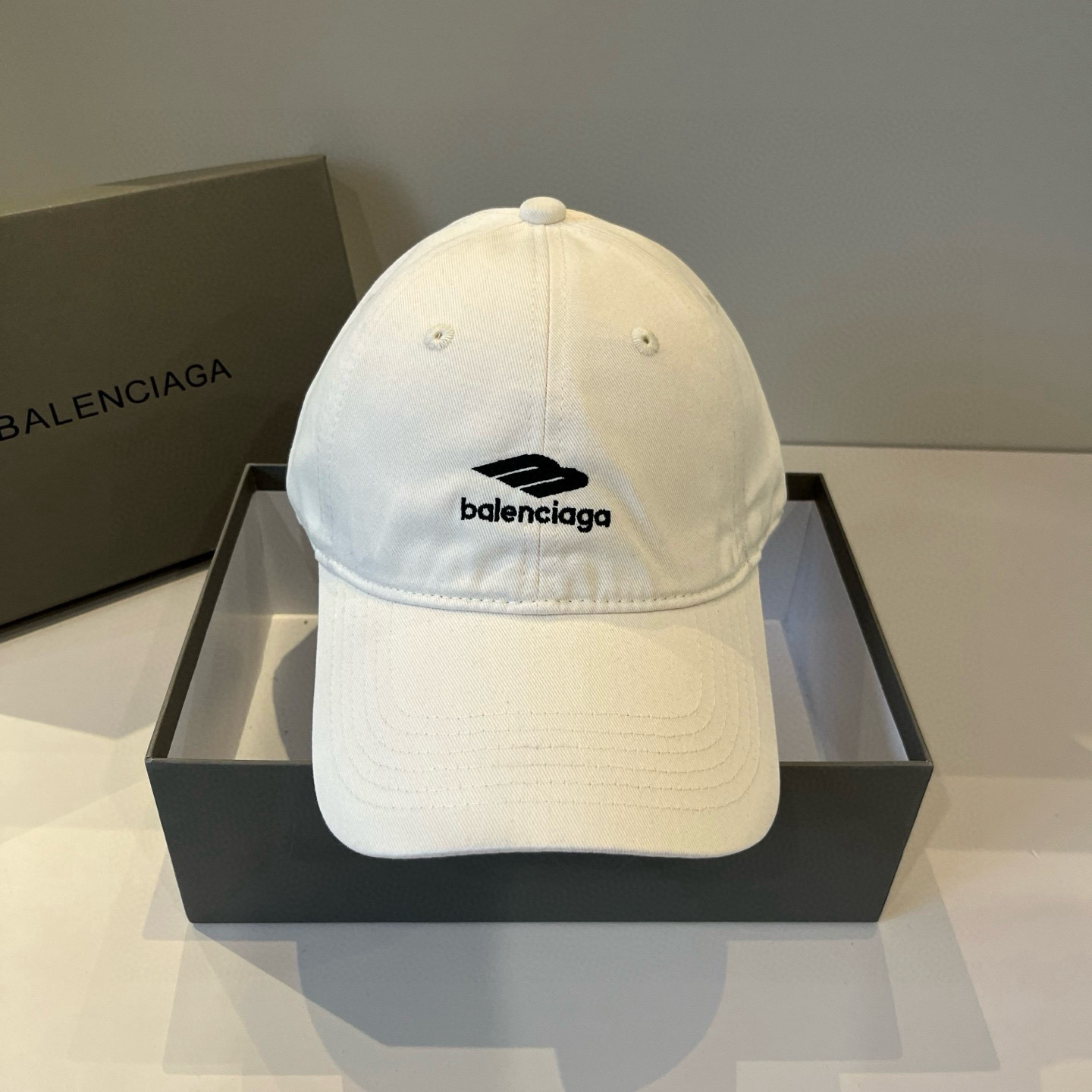  BALENCIAGA巴黎世家新款logo棒球帽，很酷的色系，男女佩戴都有不同style，第一批抢先出货