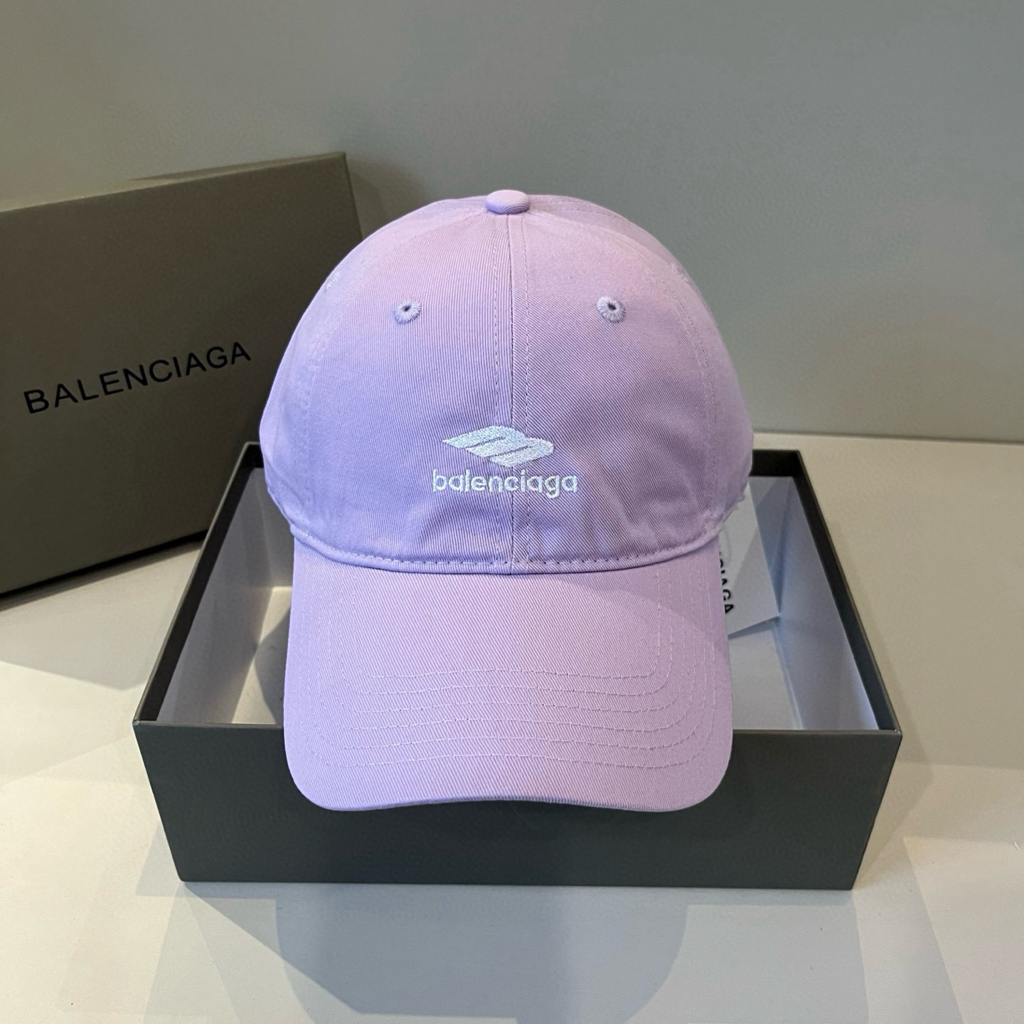  BALENCIAGA巴黎世家新款logo棒球帽，很酷的色系，男女佩戴都有不同style，第一批抢先出货