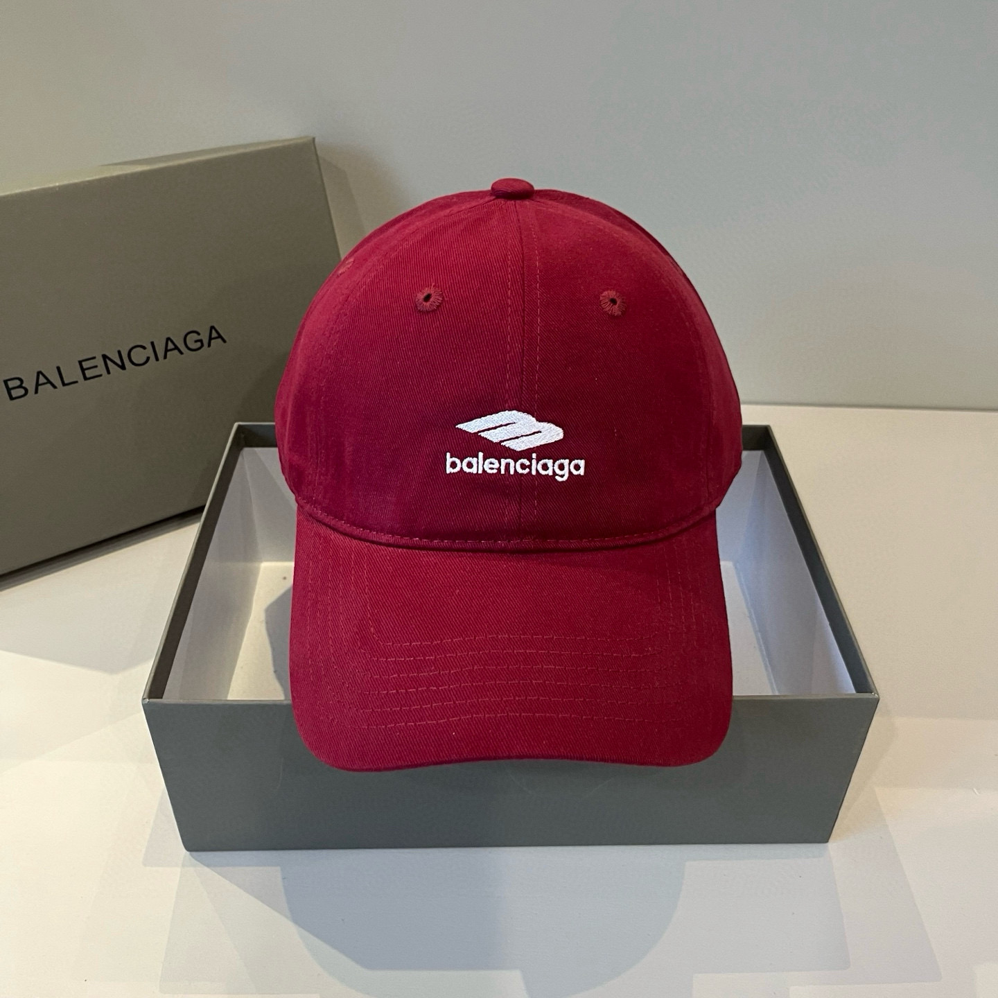  BALENCIAGA巴黎世家新款logo棒球帽，很酷的色系，男女佩戴都有不同style，第一批抢先出货