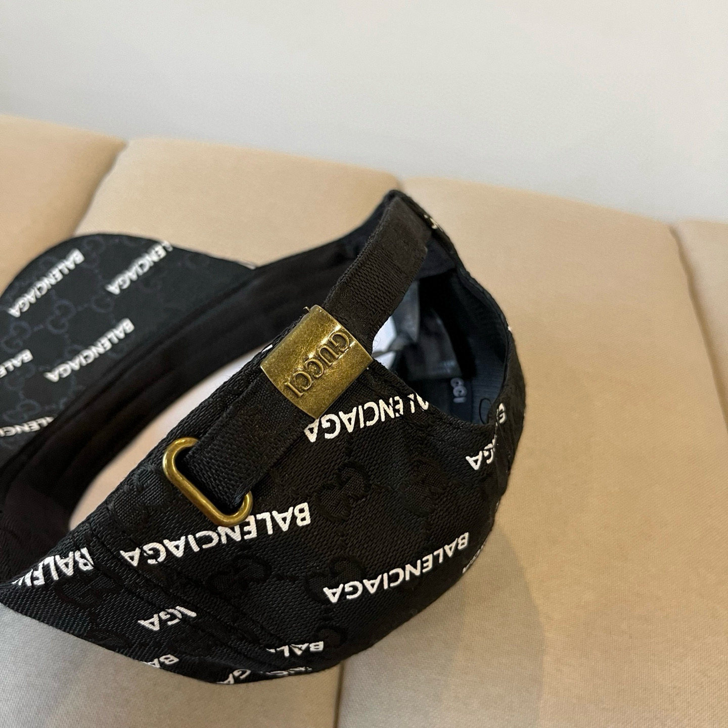  BALENCIAGA巴黎世家新款logo棒球帽，很酷的色系，男女佩戴都有不同style，第一批抢先出货