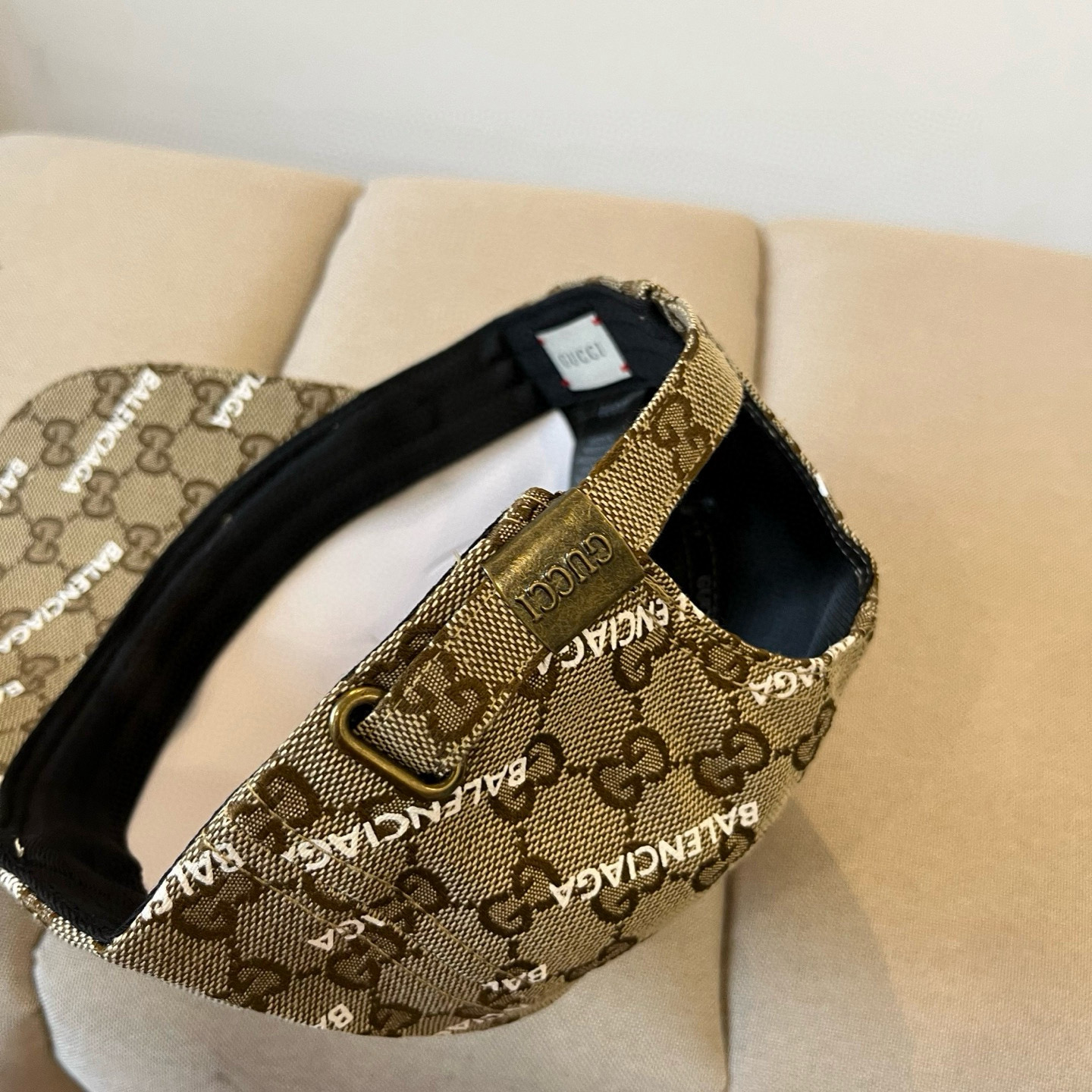  BALENCIAGA巴黎世家新款logo棒球帽，很酷的色系，男女佩戴都有不同style，第一批抢先出货