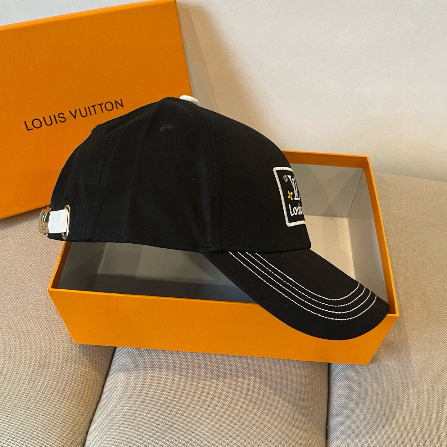 🧢路易威登棒球帽 LouisVuitton😍新款LV棒球帽，重工打造♥️高端大气，百搭款🤗男女通用！跑量