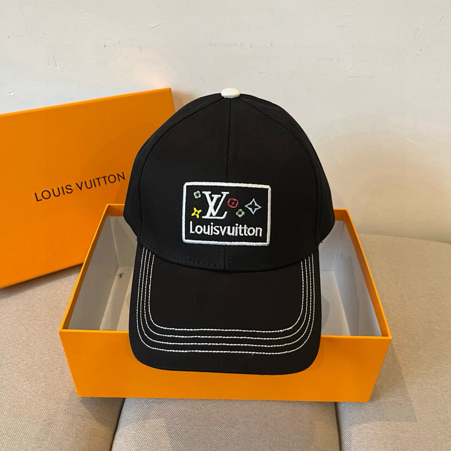 🧢路易威登棒球帽 LouisVuitton😍新款LV棒球帽，重工打造♥️高端大气，百搭款🤗男女通用！跑量