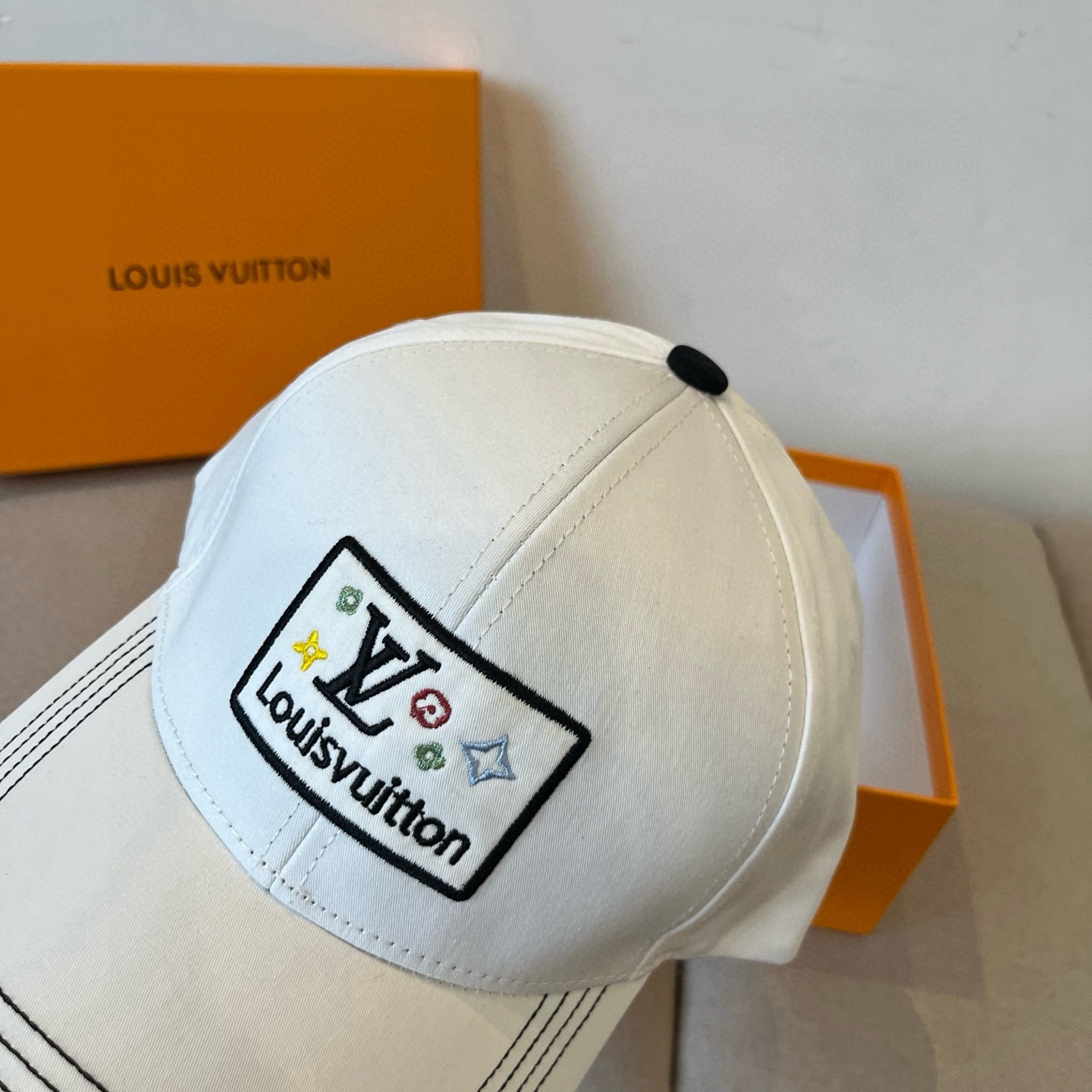 🧢路易威登棒球帽 LouisVuitton😍新款LV棒球帽，重工打造♥️高端大气，百搭款🤗男女通用！跑量
