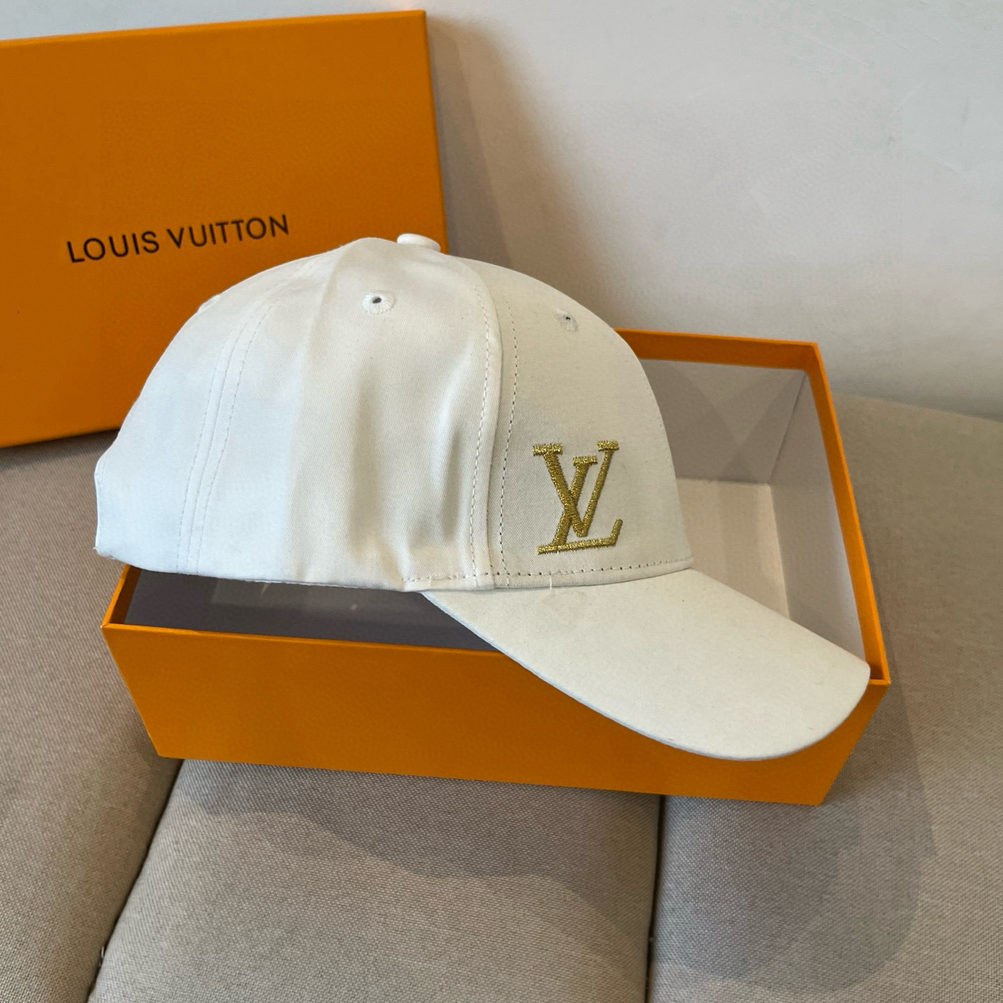 🧢路易威登棒球帽 LouisVuitton😍新款LV棒球帽，重工打造♥️高端大气，百搭款🤗男女通用！跑量