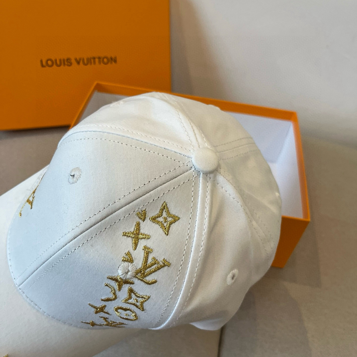 🧢路易威登棒球帽 LouisVuitton😍新款LV棒球帽，重工打造♥️高端大气，百搭款🤗男女通用！跑量