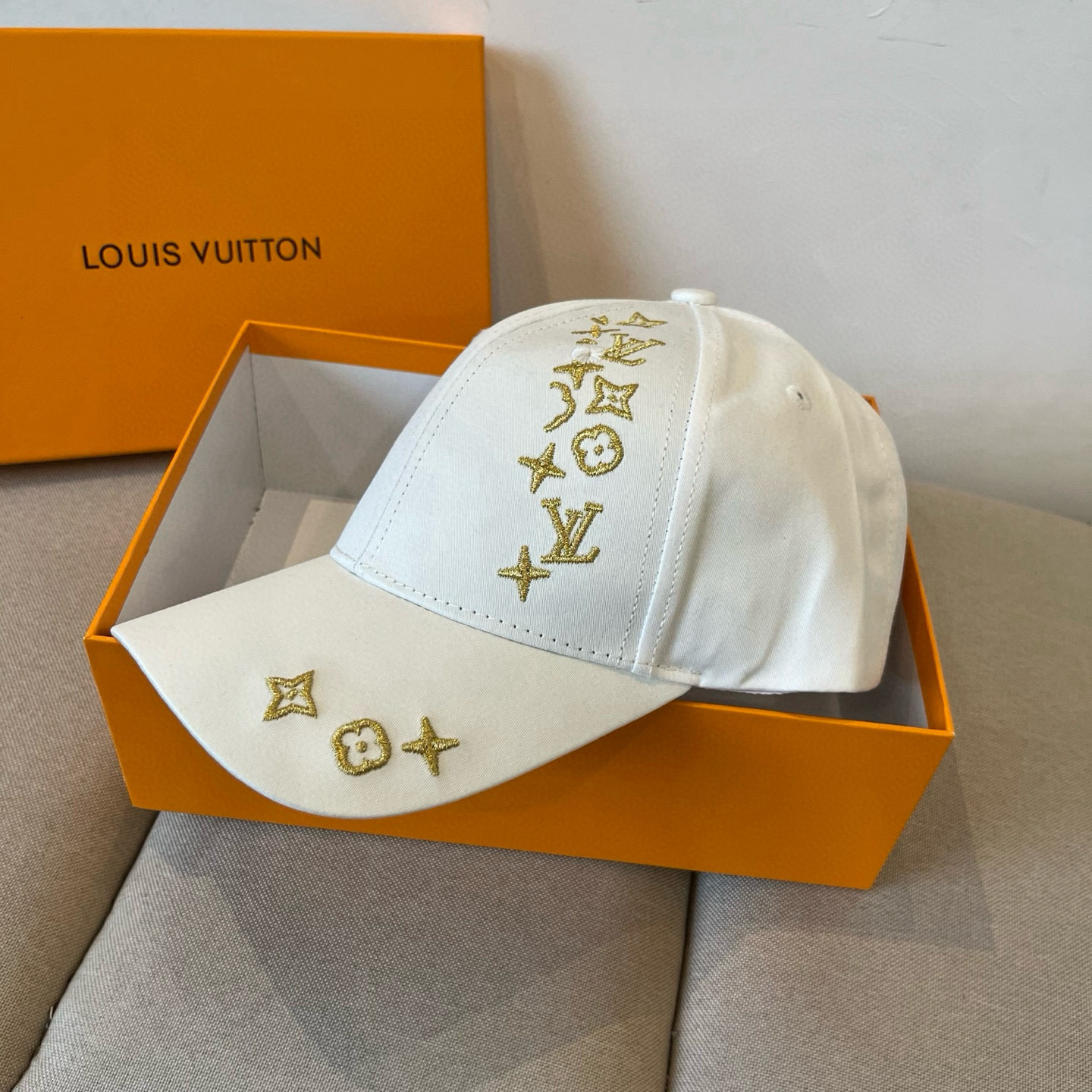 🧢路易威登棒球帽 LouisVuitton😍新款LV棒球帽，重工打造♥️高端大气，百搭款🤗男女通用！跑量