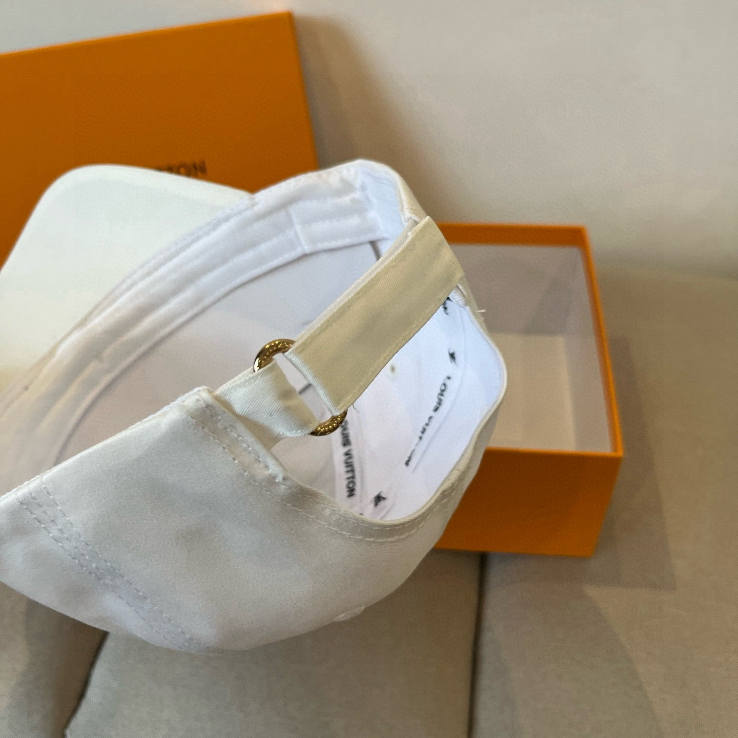 🧢路易威登棒球帽 LouisVuitton😍新款LV棒球帽，重工打造♥️高端大气，百搭款🤗男女通用！跑量