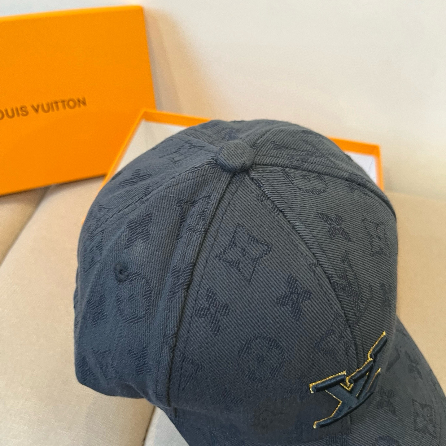 🧢路易威登棒球帽 LouisVuitton😍新款LV棒球帽，重工打造♥️高端大气，百搭款🤗男女通用！跑量