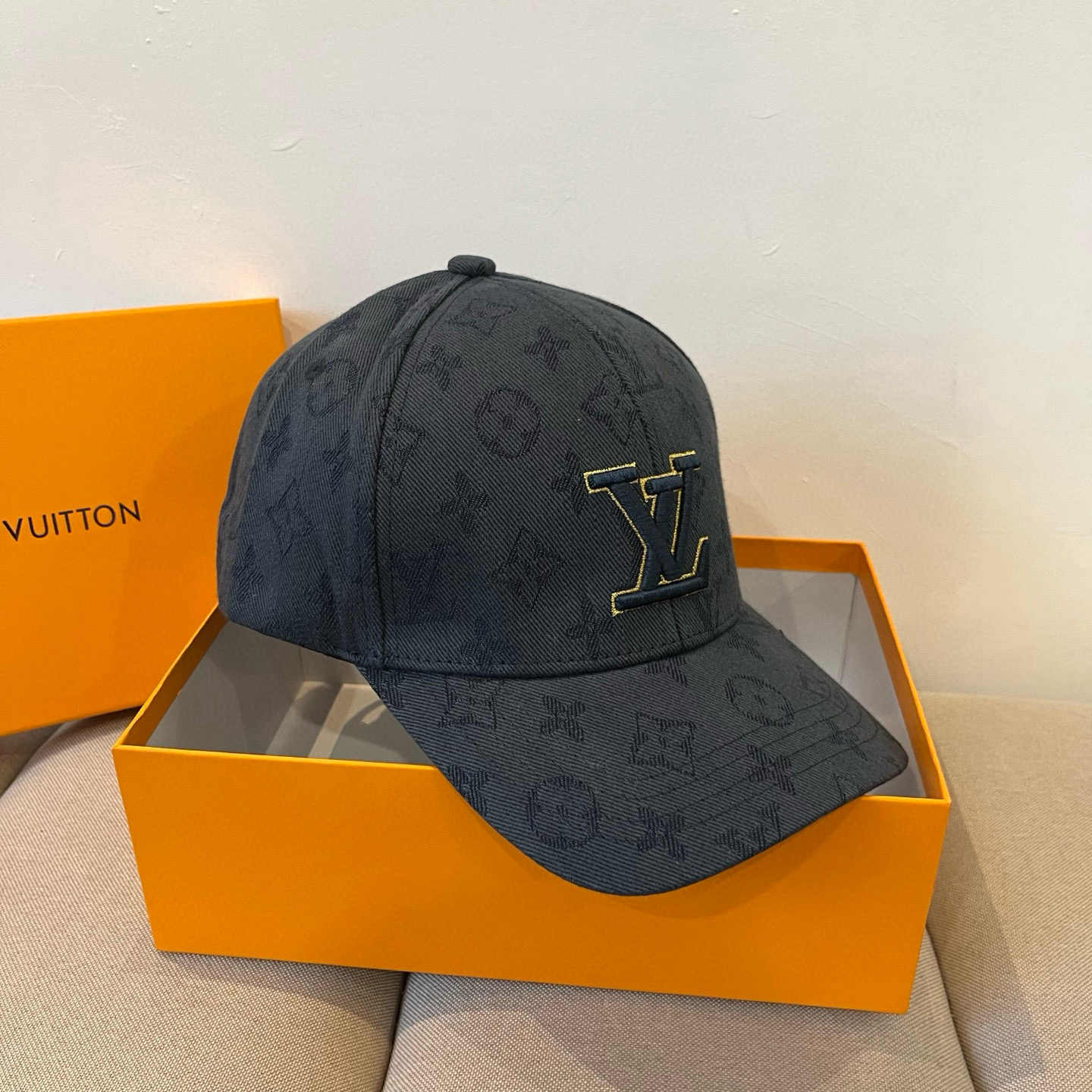 🧢路易威登棒球帽 LouisVuitton😍新款LV棒球帽，重工打造♥️高端大气，百搭款🤗男女通用！跑量