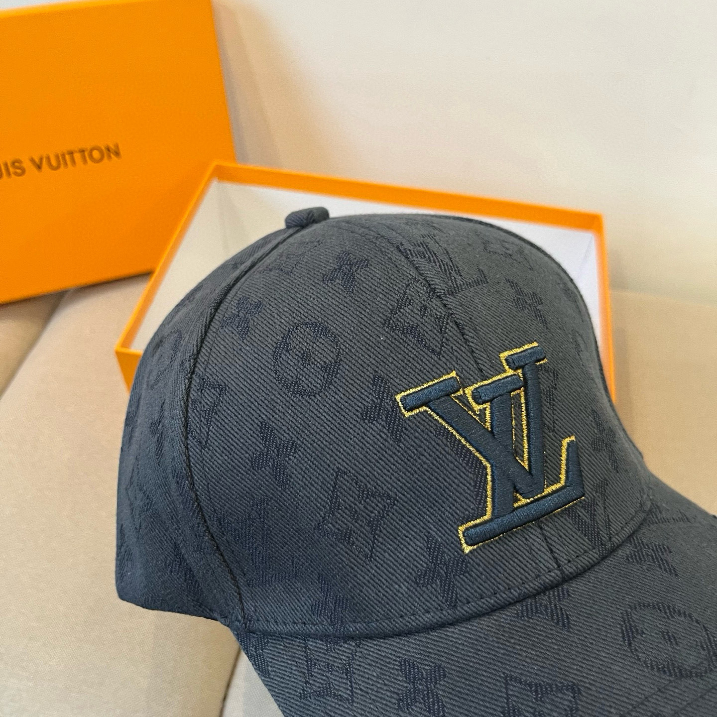 🧢路易威登棒球帽 LouisVuitton😍新款LV棒球帽，重工打造♥️高端大气，百搭款🤗男女通用！跑量