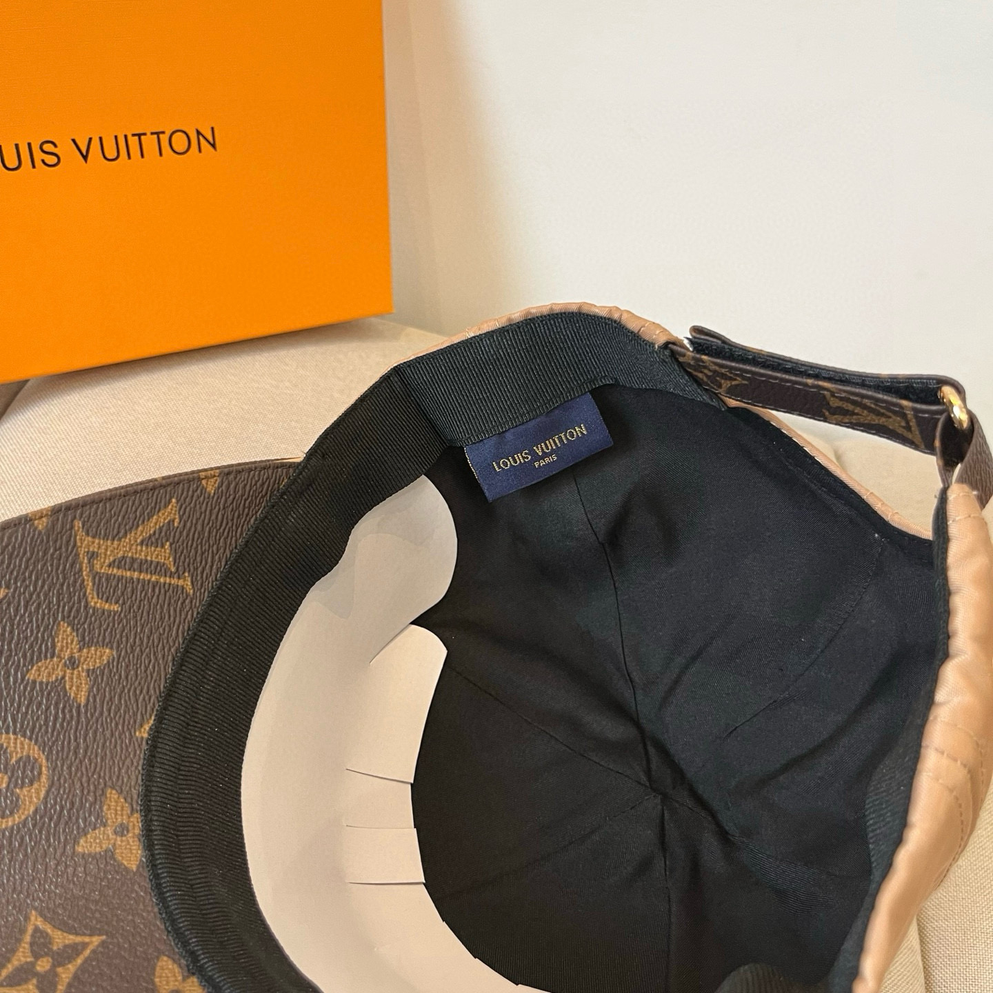 🧢路易威登棒球帽 LouisVuitton😍新款LV棒球帽，重工打造♥️高端大气，百搭款🤗男女通用！跑量