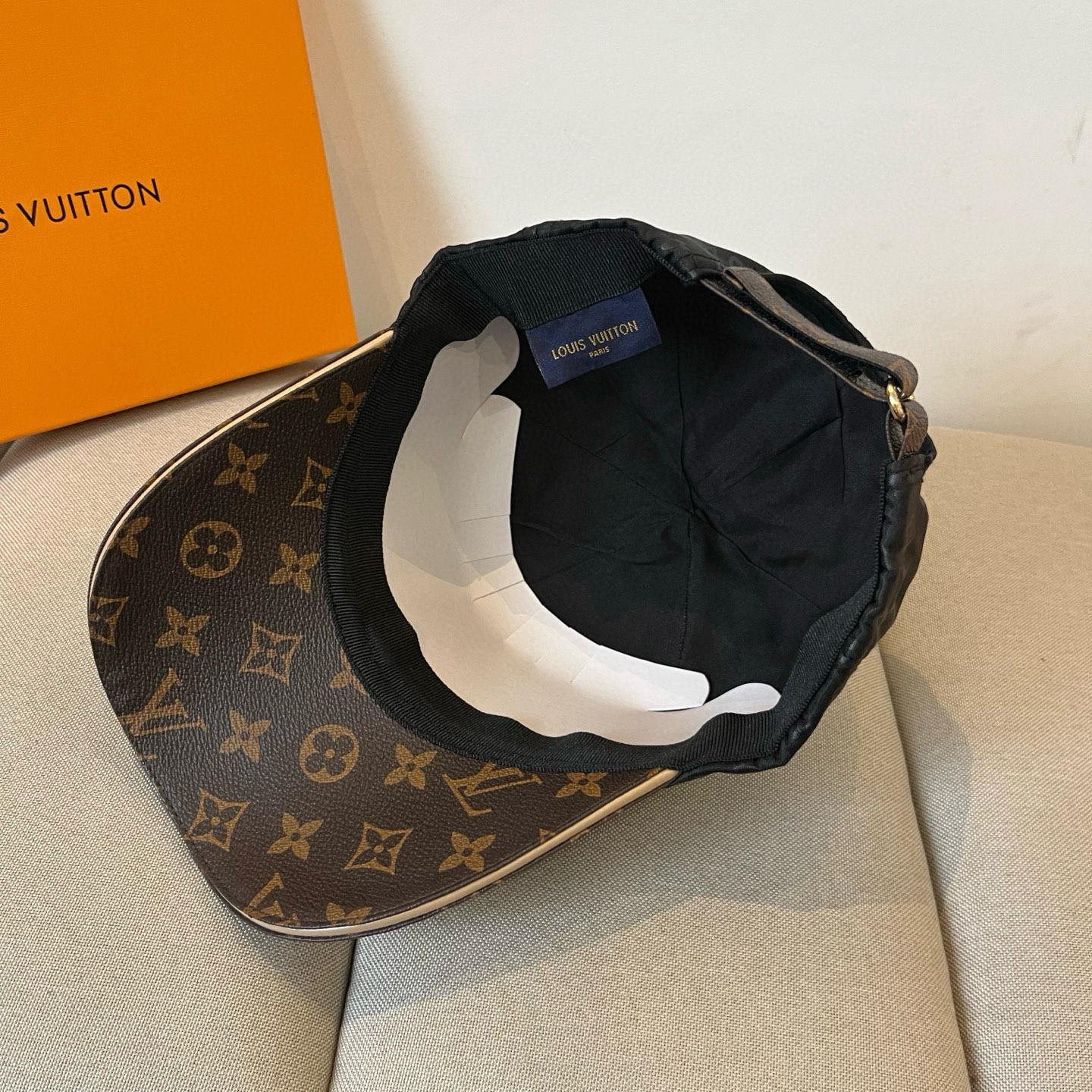 🧢路易威登棒球帽 LouisVuitton😍新款LV棒球帽，重工打造♥️高端大气，百搭款🤗男女通用！跑量