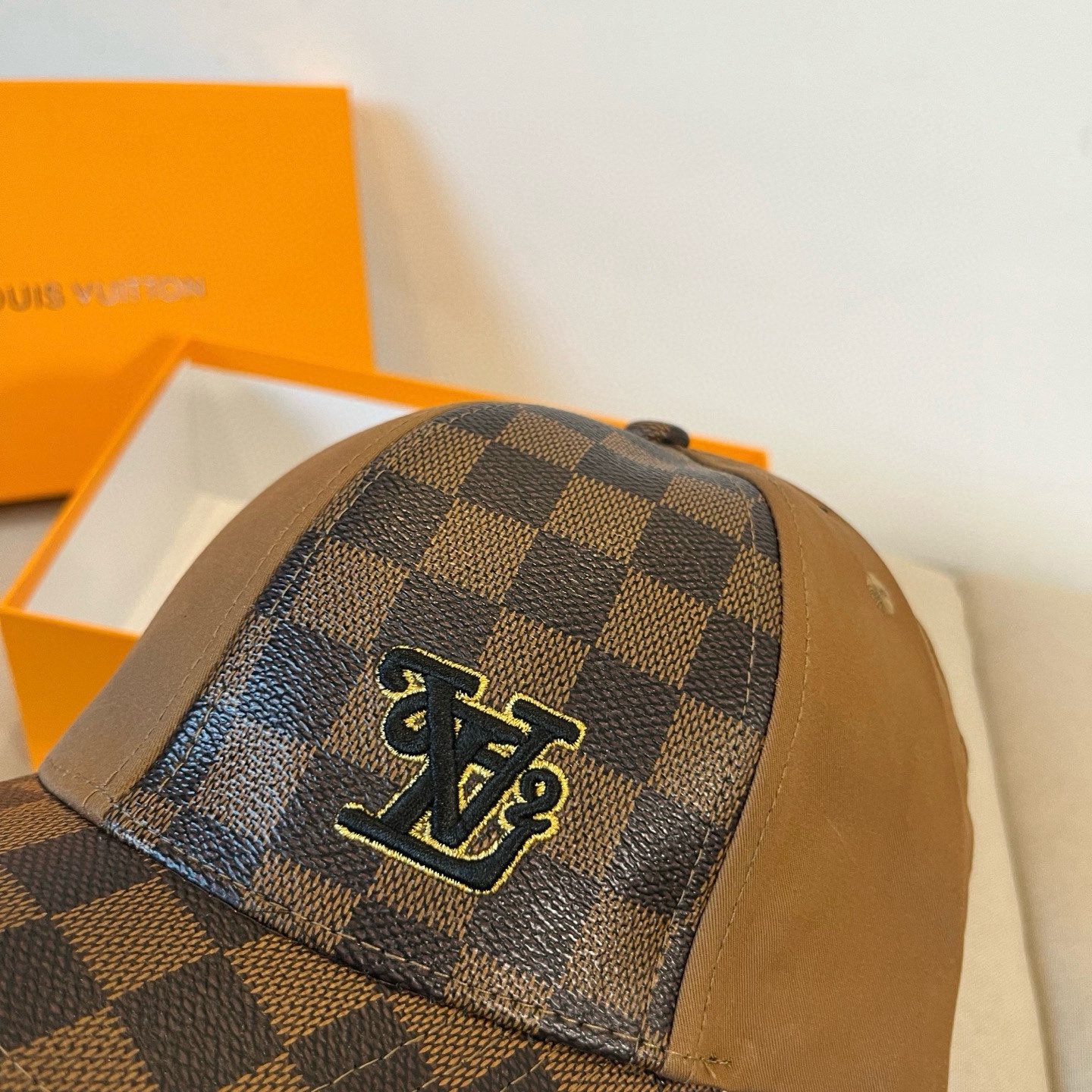 🧢路易威登棒球帽 LouisVuitton😍新款LV棒球帽，重工打造♥️高端大气，百搭款🤗男女通用！跑量