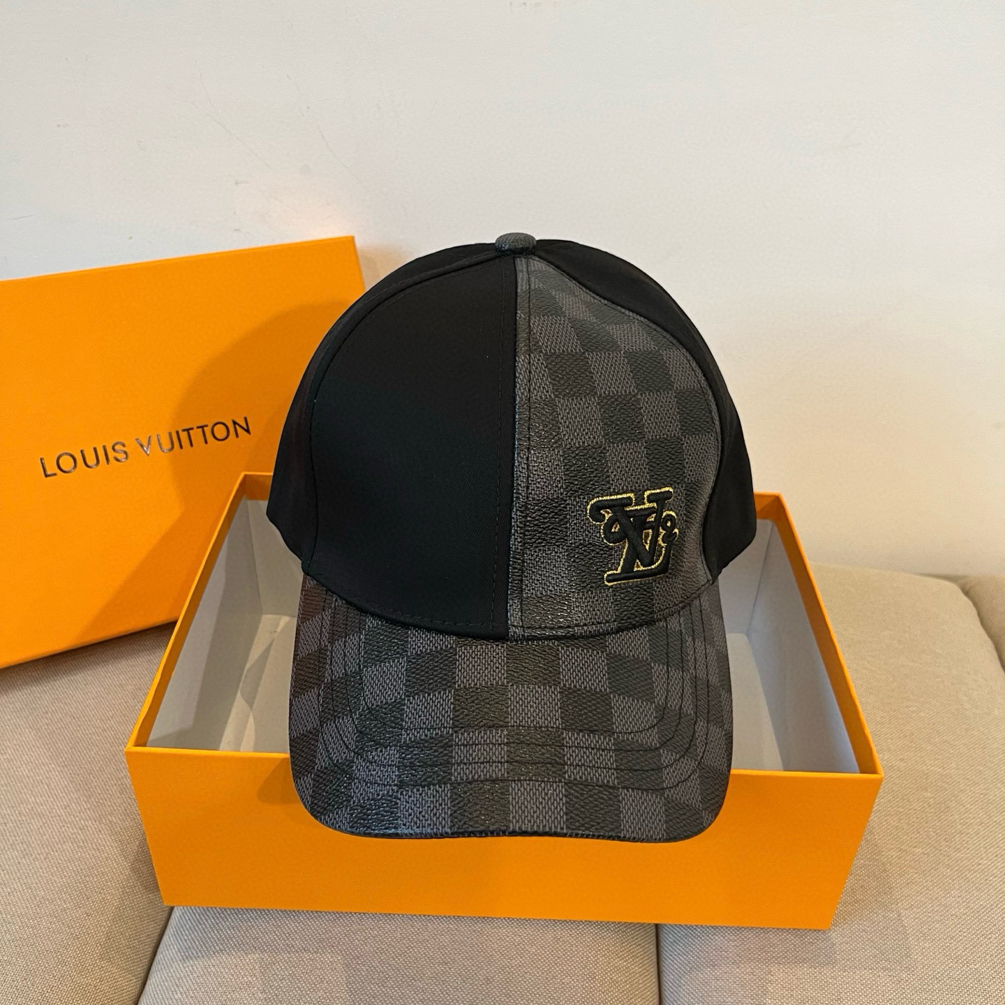🧢路易威登棒球帽 LouisVuitton😍新款LV棒球帽，重工打造♥️高端大气，百搭款🤗男女通用！跑量
