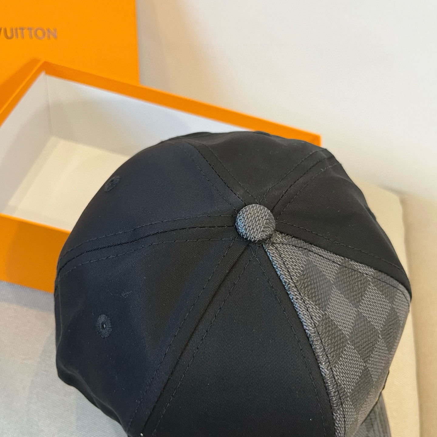 🧢路易威登棒球帽 LouisVuitton😍新款LV棒球帽，重工打造♥️高端大气，百搭款🤗男女通用！跑量