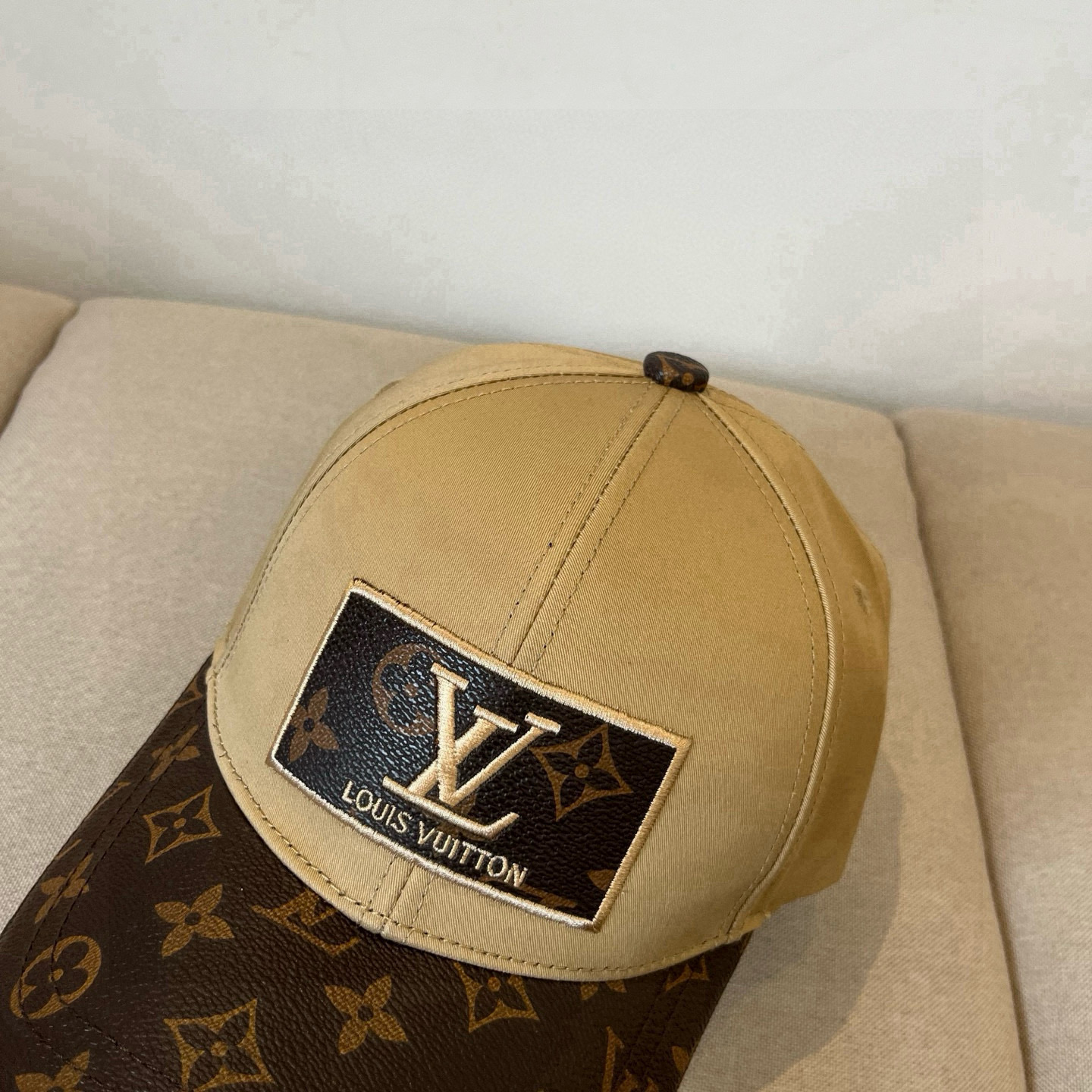 🧢路易威登棒球帽 LouisVuitton😍新款LV棒球帽，重工打造♥️高端大气，百搭款🤗男女通用！跑量