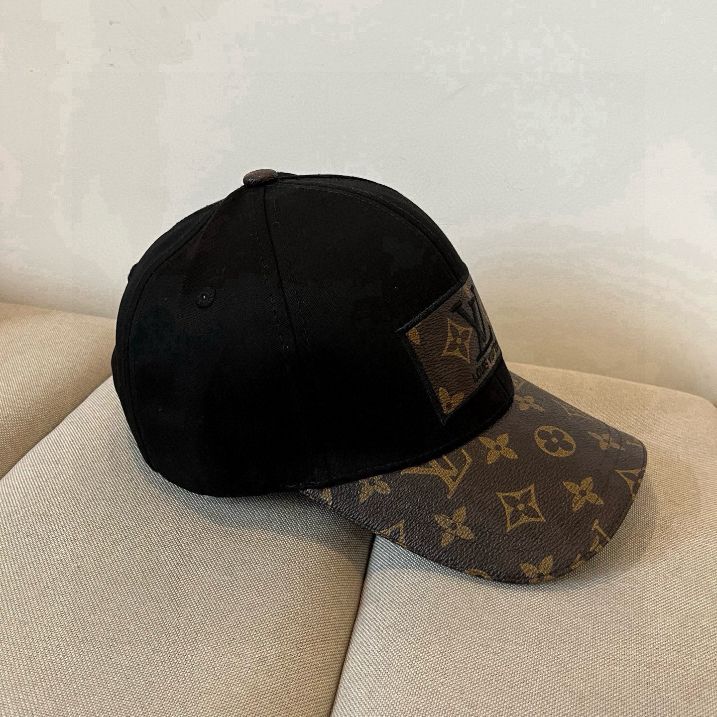 🧢路易威登棒球帽 LouisVuitton😍新款LV棒球帽，重工打造♥️高端大气，百搭款🤗男女通用！跑量