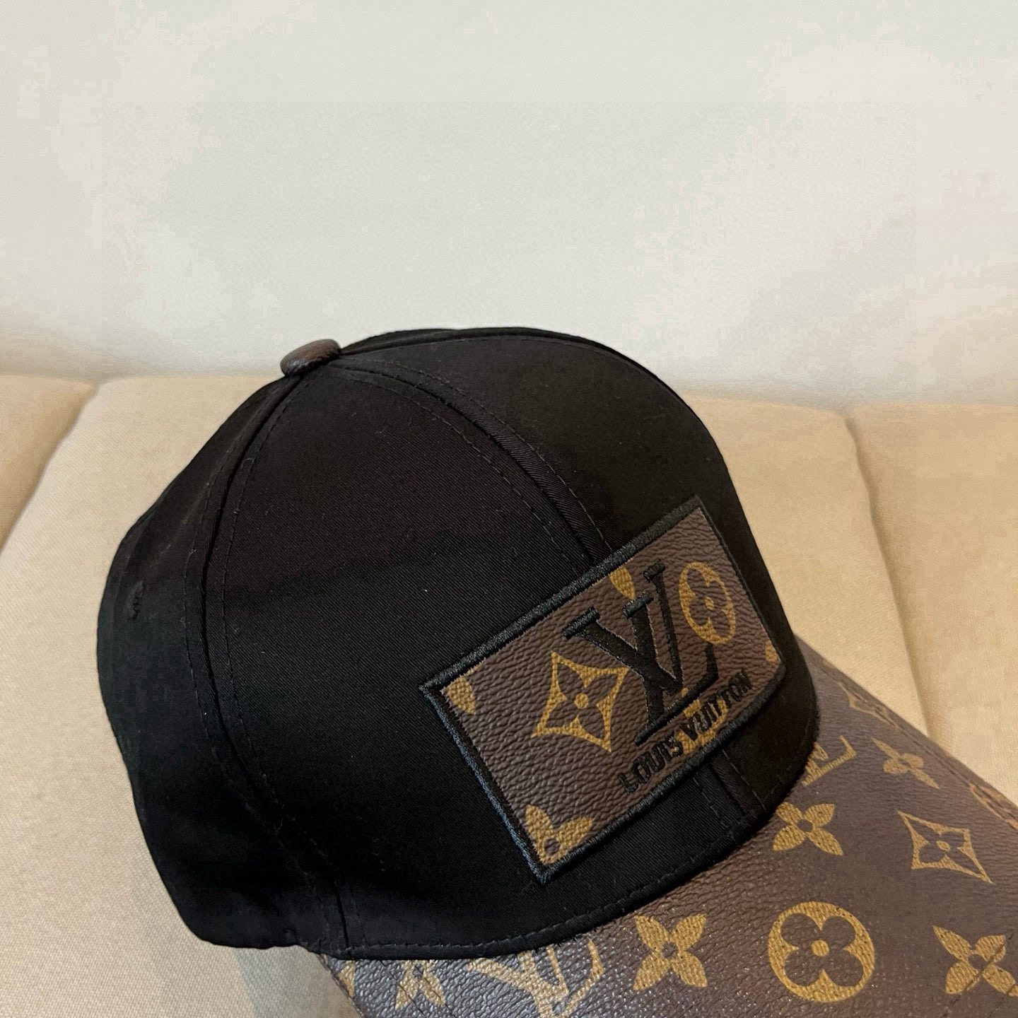 🧢路易威登棒球帽 LouisVuitton😍新款LV棒球帽，重工打造♥️高端大气，百搭款🤗男女通用！跑量