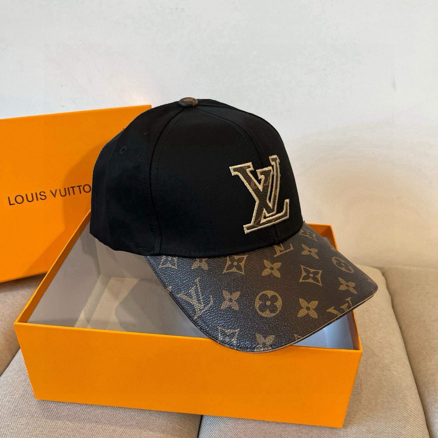 🧢路易威登棒球帽 LouisVuitton😍新款LV棒球帽，重工打造♥️高端大气，百搭款🤗男女通用！跑量
