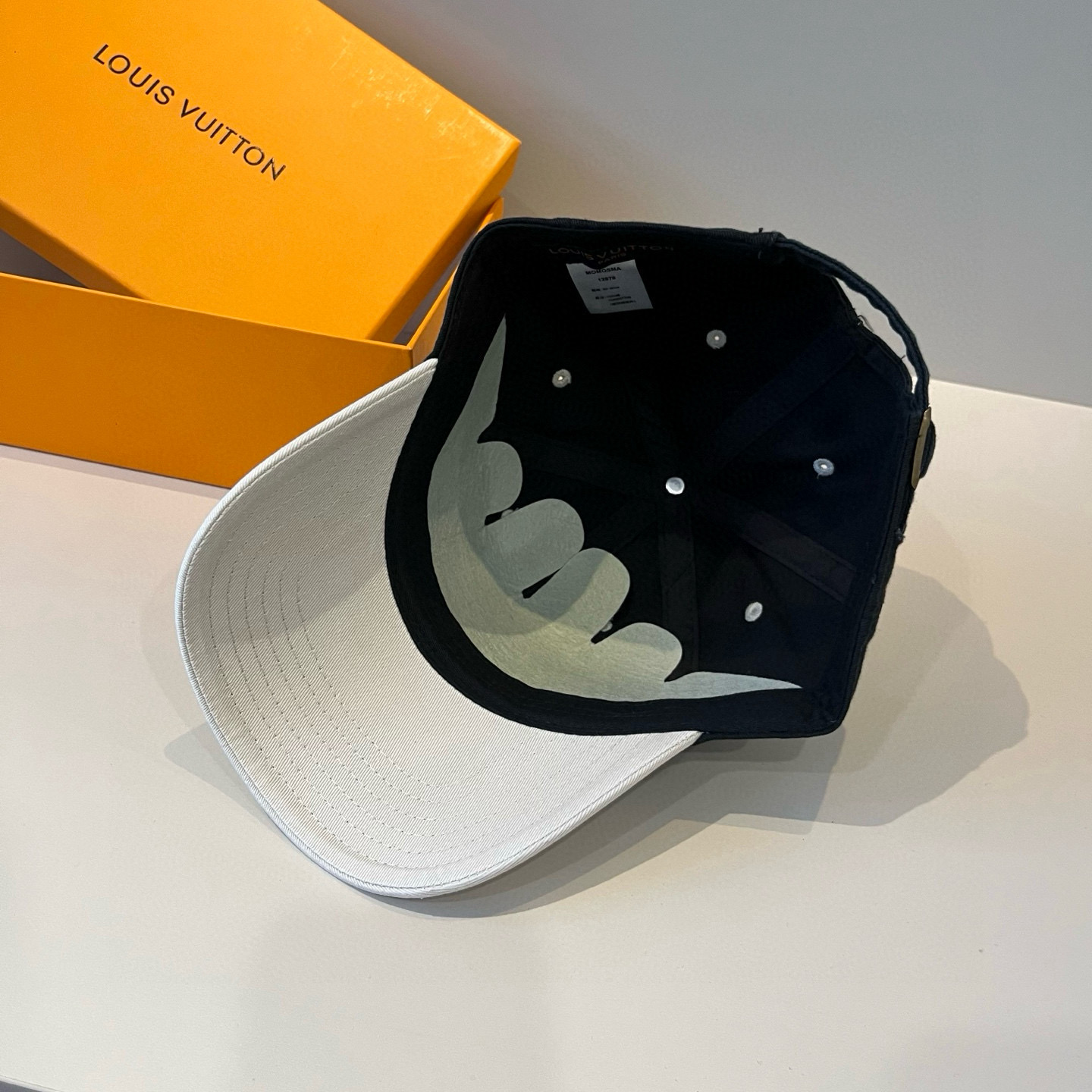 🧢路易威登棒球帽 LouisVuitton😍新款LV棒球帽，重工打造♥️高端大气，百搭款🤗男女通用！跑量