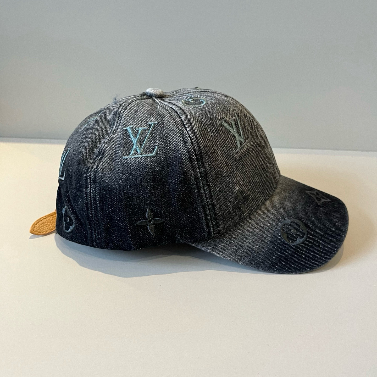 🧢路易威登棒球帽 LouisVuitton😍新款LV棒球帽，重工打造♥️高端大气，百搭款🤗男女通用！跑量