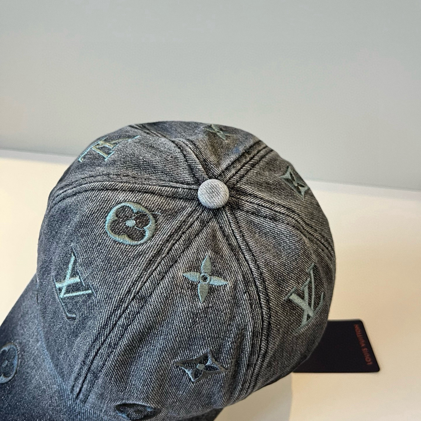 🧢路易威登棒球帽 LouisVuitton😍新款LV棒球帽，重工打造♥️高端大气，百搭款🤗男女通用！跑量