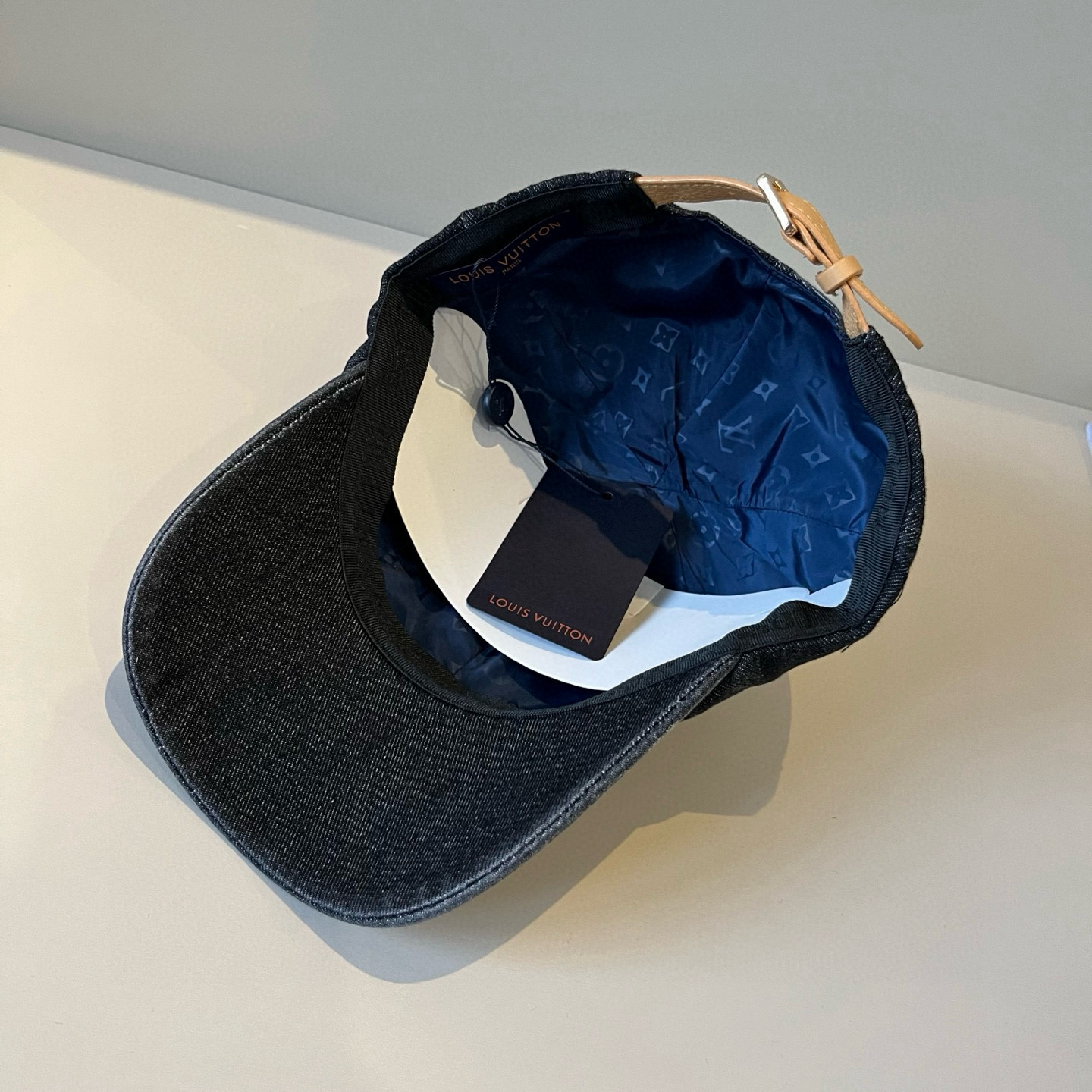 🧢路易威登棒球帽 LouisVuitton😍新款LV棒球帽，重工打造♥️高端大气，百搭款🤗男女通用！跑量