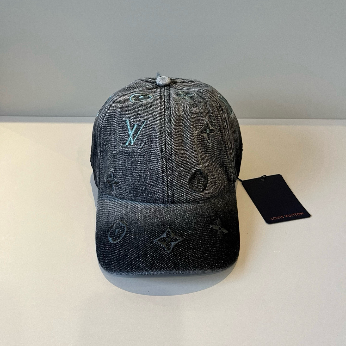 🧢路易威登棒球帽 LouisVuitton😍新款LV棒球帽，重工打造♥️高端大气，百搭款🤗男女通用！跑量
