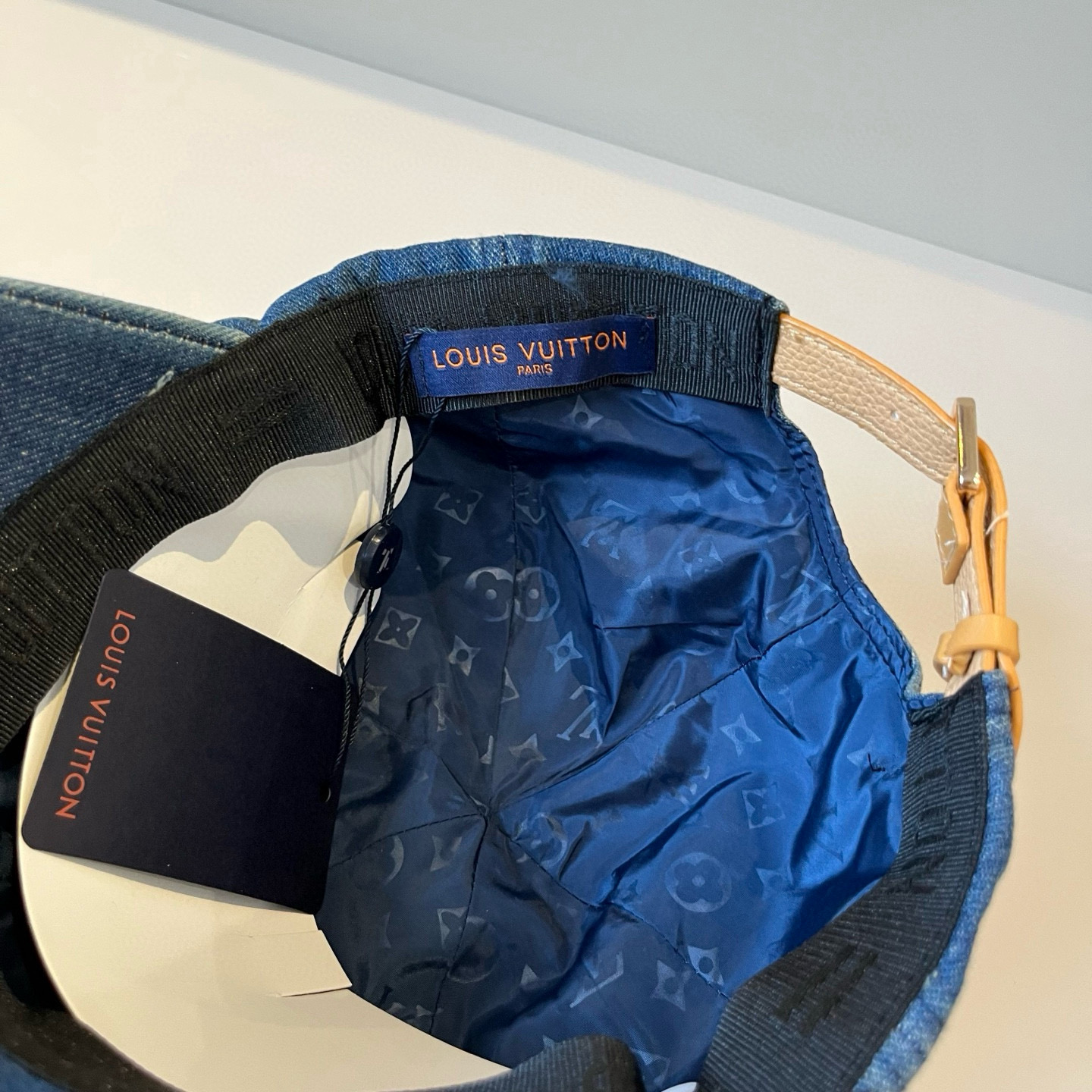 🧢路易威登棒球帽 LouisVuitton😍新款LV棒球帽，重工打造♥️高端大气，百搭款🤗男女通用！跑量