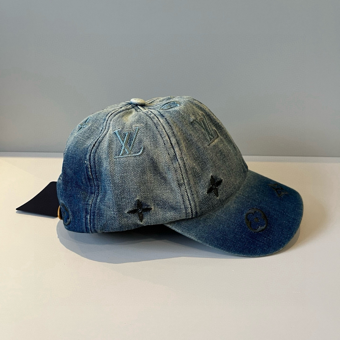 🧢路易威登棒球帽 LouisVuitton😍新款LV棒球帽，重工打造♥️高端大气，百搭款🤗男女通用！跑量