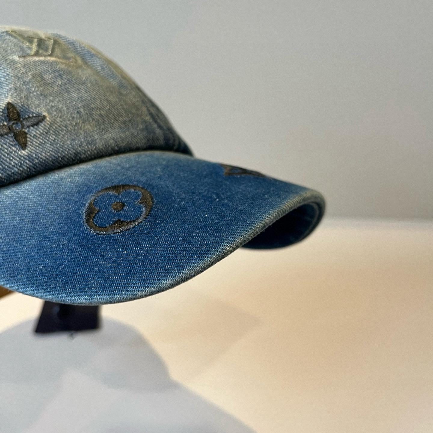 🧢路易威登棒球帽 LouisVuitton😍新款LV棒球帽，重工打造♥️高端大气，百搭款🤗男女通用！跑量