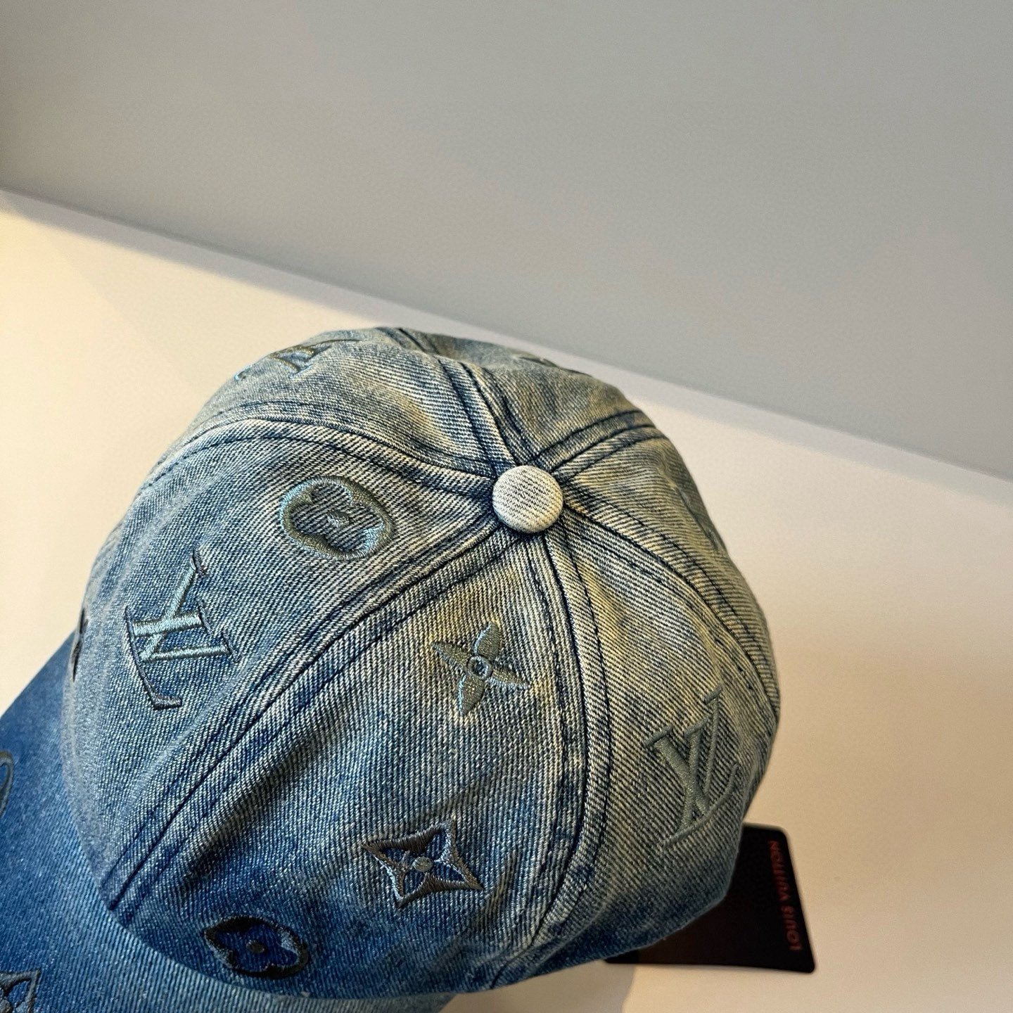 🧢路易威登棒球帽 LouisVuitton😍新款LV棒球帽，重工打造♥️高端大气，百搭款🤗男女通用！跑量