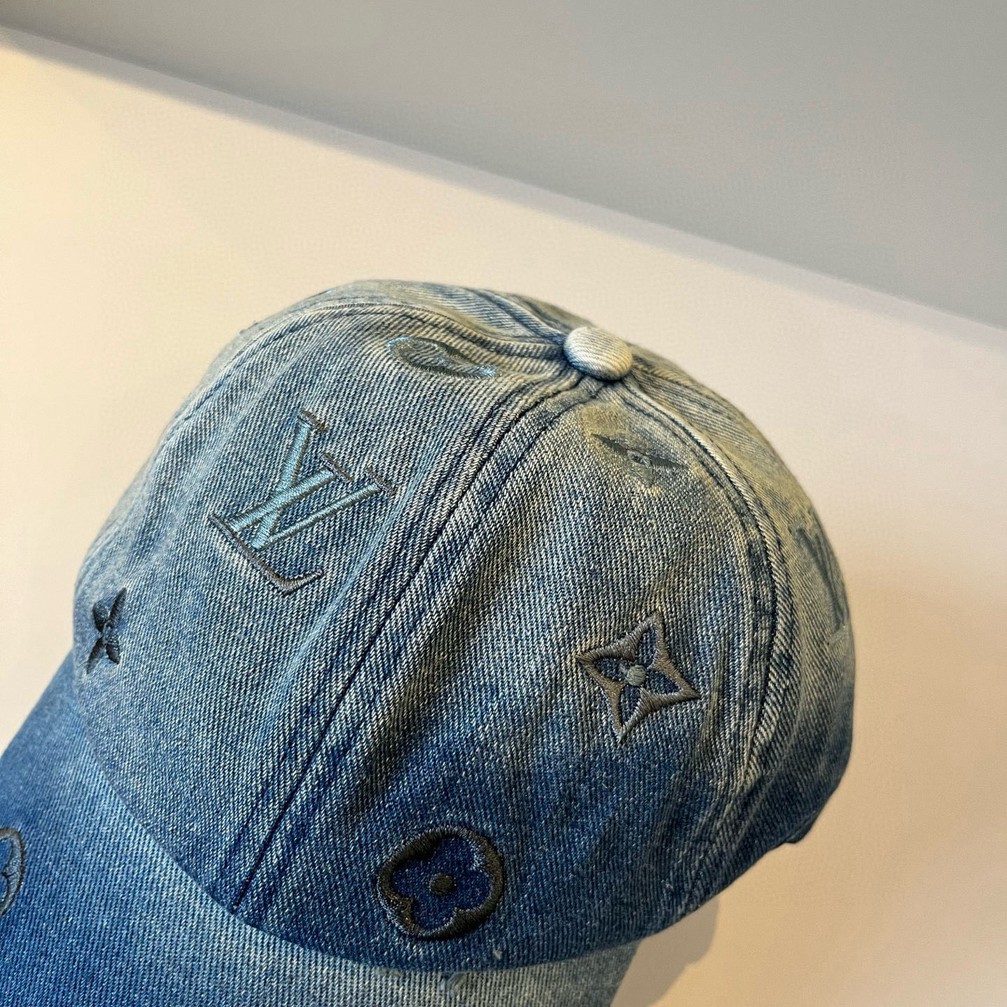 🧢路易威登棒球帽 LouisVuitton😍新款LV棒球帽，重工打造♥️高端大气，百搭款🤗男女通用！跑量