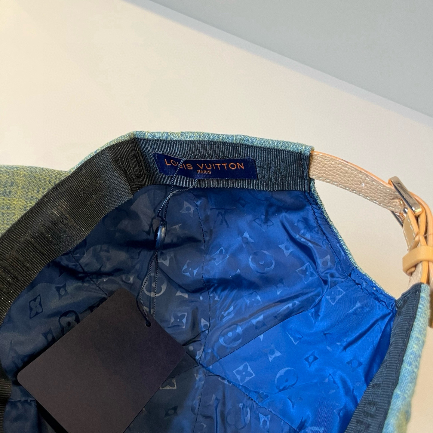 🧢路易威登棒球帽 LouisVuitton😍新款LV棒球帽，重工打造♥️高端大气，百搭款🤗男女通用！跑量