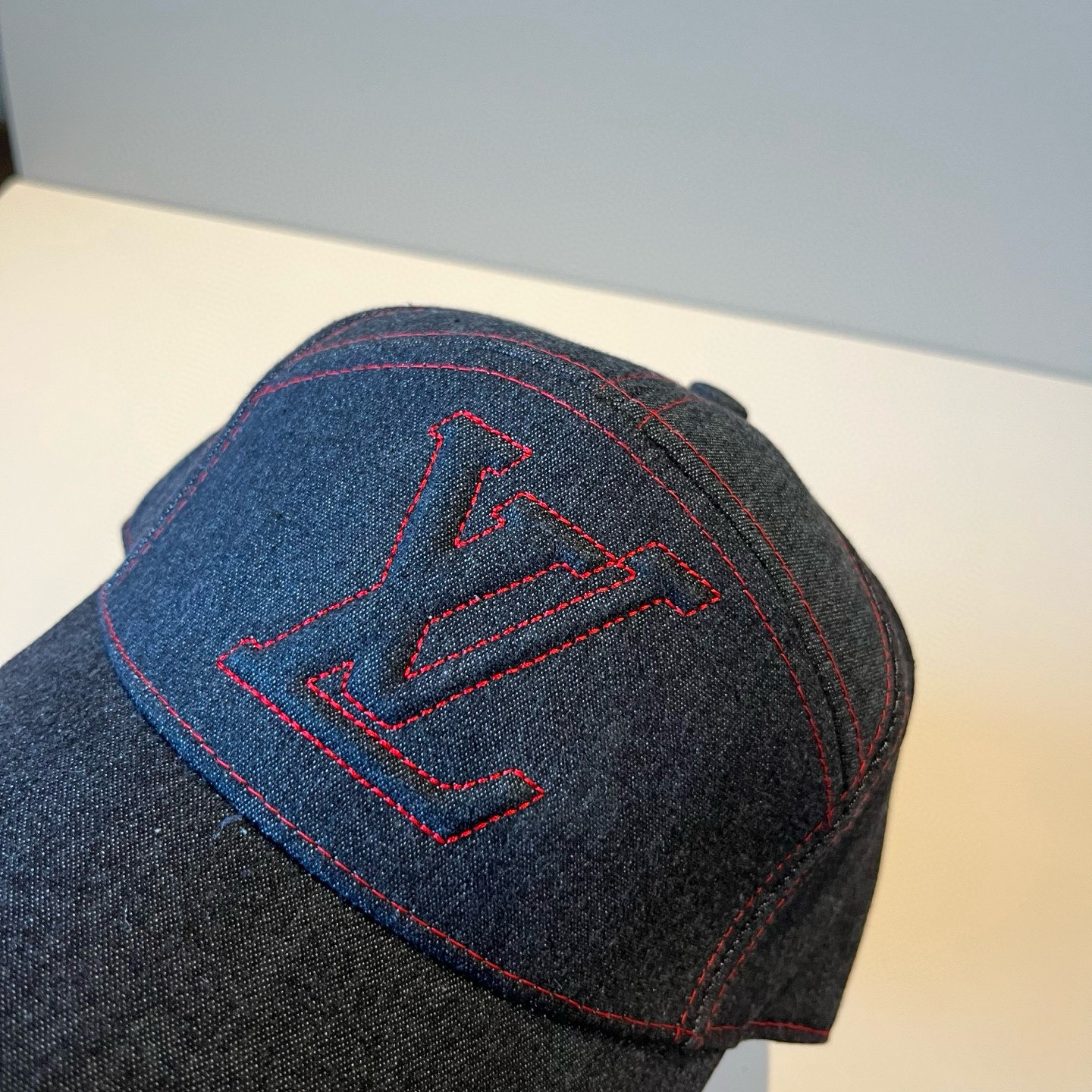 🧢路易威登棒球帽 LouisVuitton😍新款LV棒球帽，重工打造♥️高端大气，百搭款🤗男女通用！跑量
