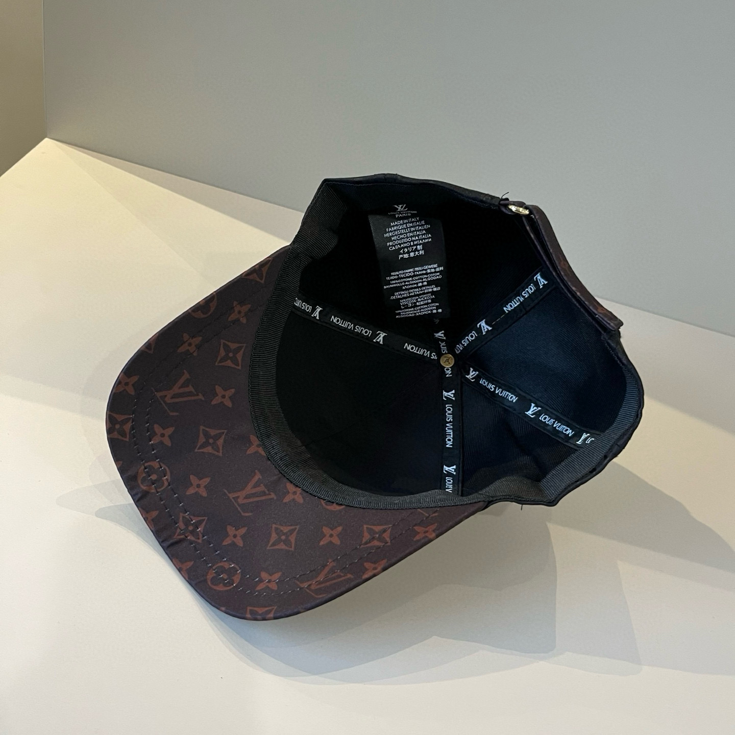 🧢路易威登棒球帽 LouisVuitton😍新款LV棒球帽，重工打造♥️高端大气，百搭款🤗男女通用！跑量