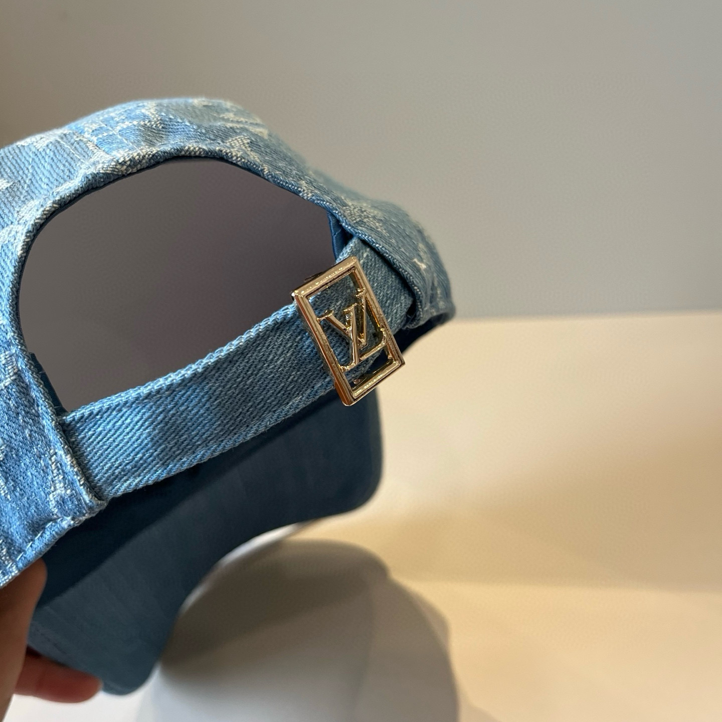 🧢路易威登棒球帽 LouisVuitton😍新款LV棒球帽，重工打造♥️高端大气，百搭款🤗男女通用！跑量