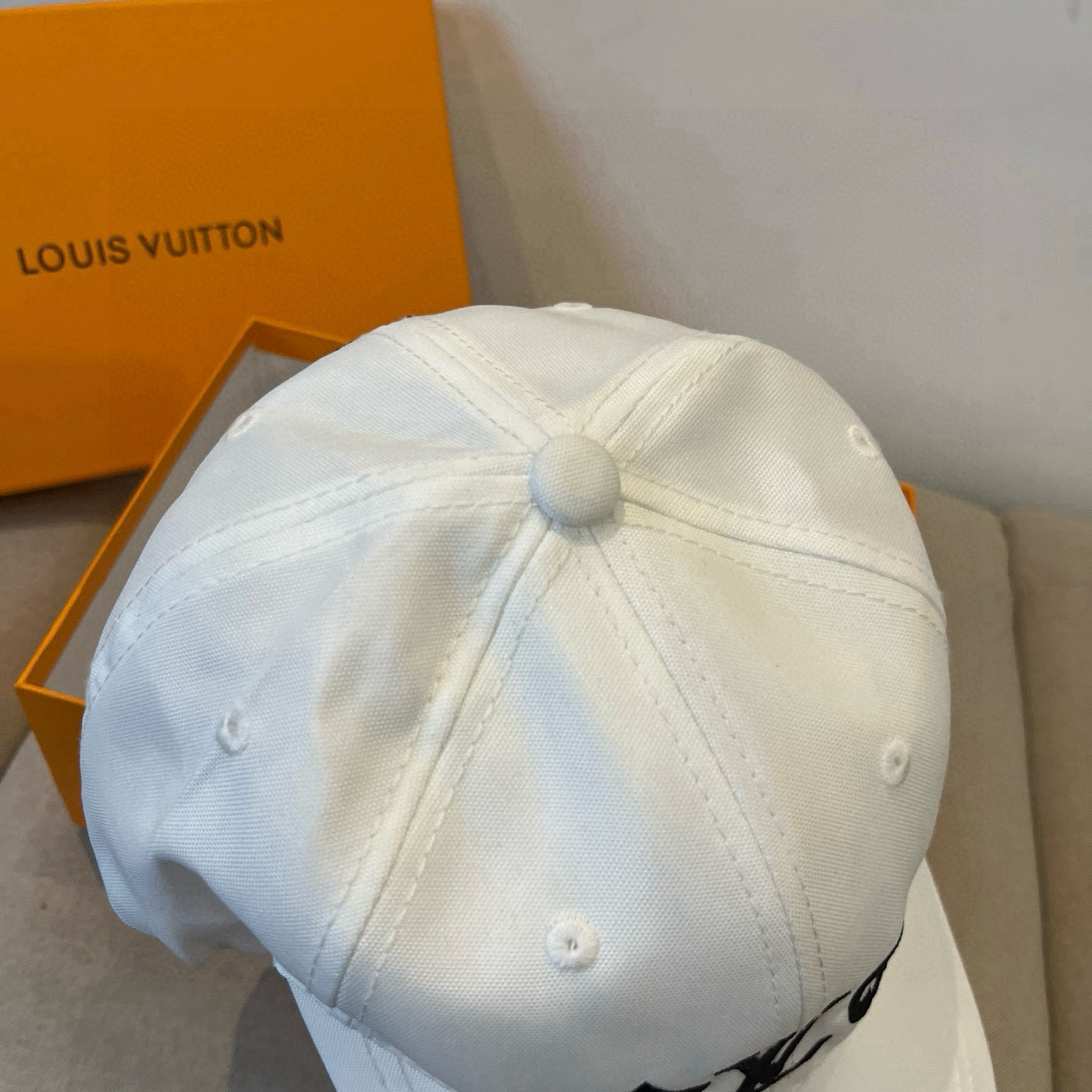 🧢路易威登棒球帽 LouisVuitton😍新款LV棒球帽，重工打造♥️高端大气，百搭款🤗男女通用！跑量