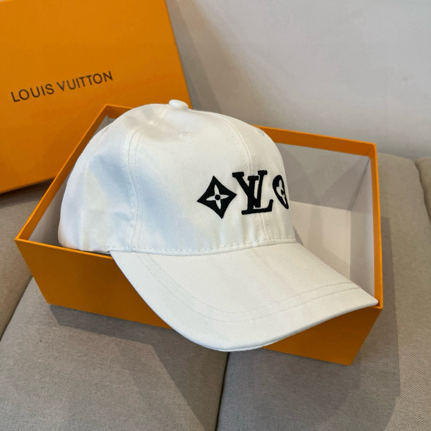 🧢路易威登棒球帽 LouisVuitton😍新款LV棒球帽，重工打造♥️高端大气，百搭款🤗男女通用！跑量