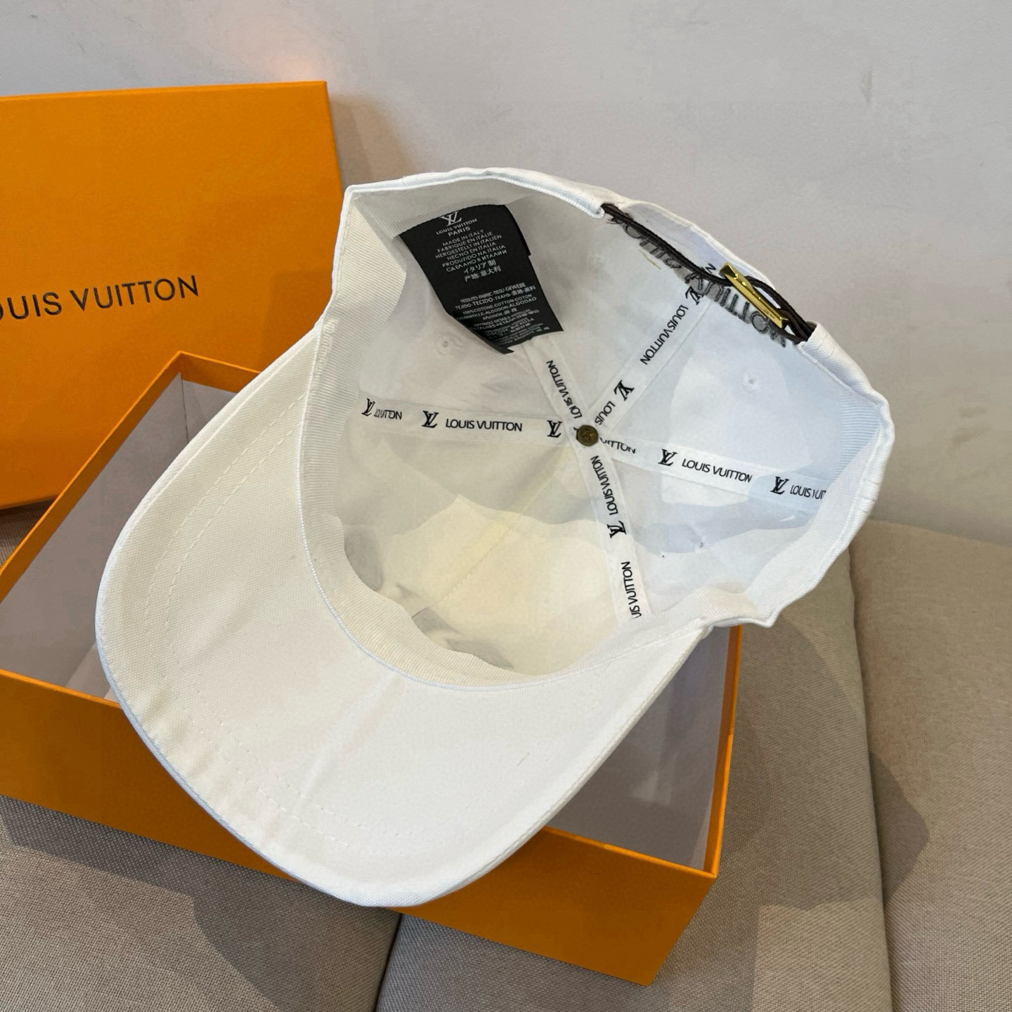 🧢路易威登棒球帽 LouisVuitton😍新款LV棒球帽，重工打造♥️高端大气，百搭款🤗男女通用！跑量