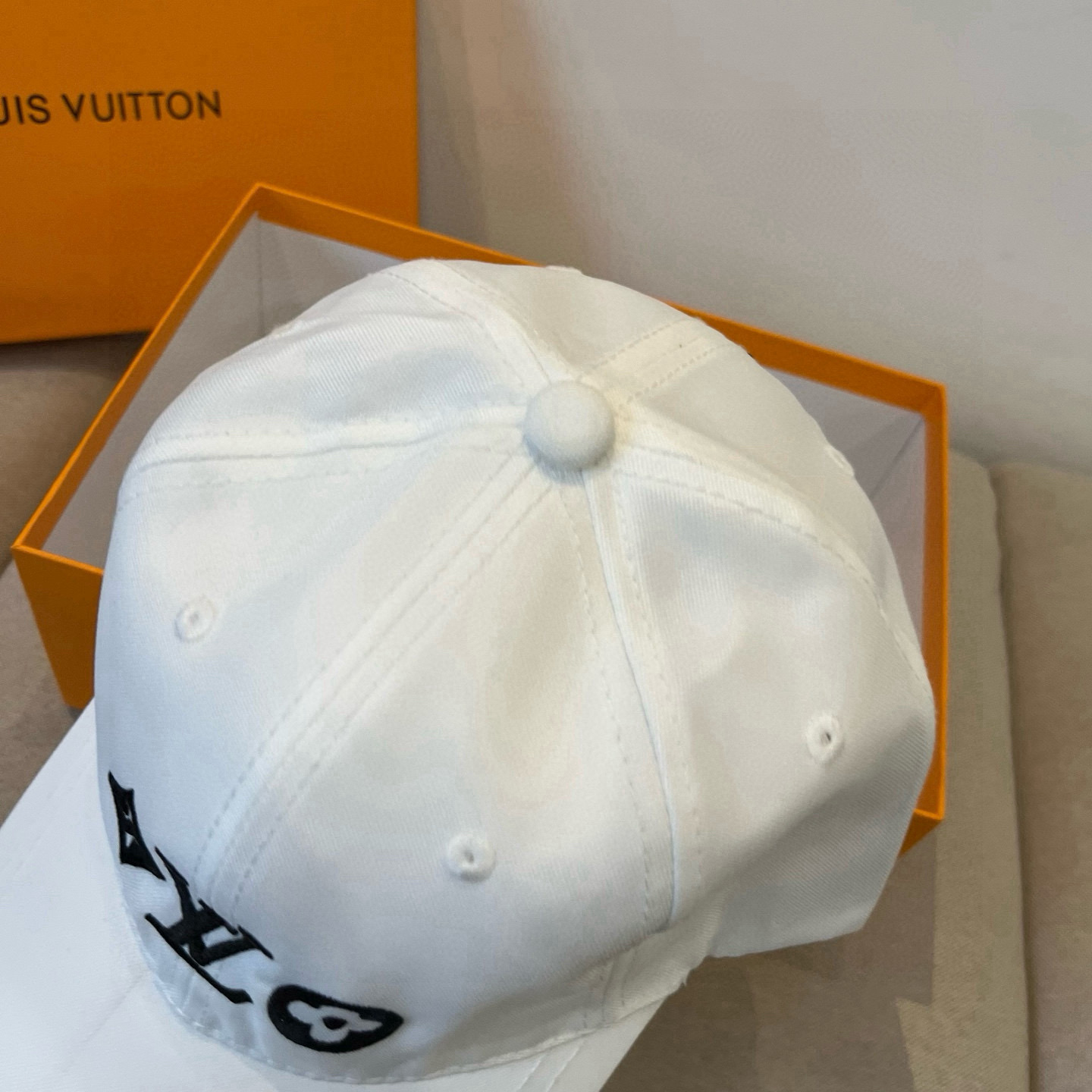 🧢路易威登棒球帽 LouisVuitton😍新款LV棒球帽，重工打造♥️高端大气，百搭款🤗男女通用！跑量