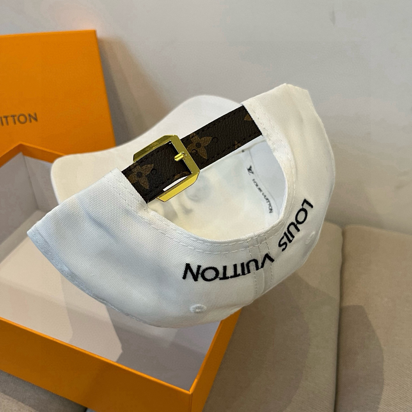 🧢路易威登棒球帽 LouisVuitton😍新款LV棒球帽，重工打造♥️高端大气，百搭款🤗男女通用！跑量