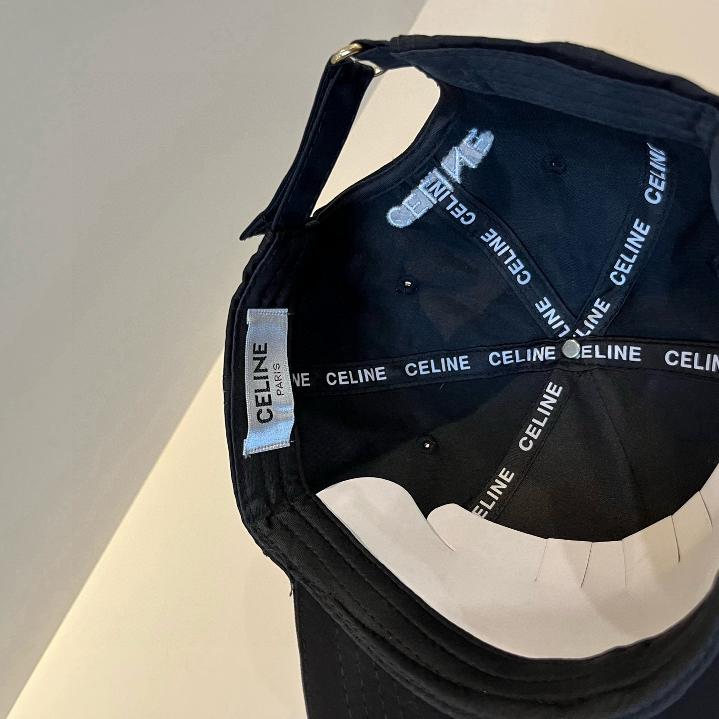 【CELINE赛琳】新款经典休闲潮流款 棒球帽🧢日韩风格，随便搭配都超好看！出门旅游，绝对要入手的一款