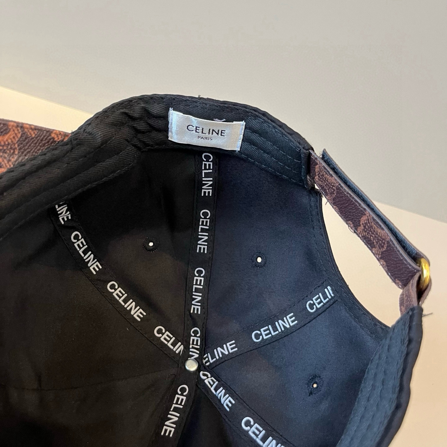 【CELINE赛琳】新款经典休闲潮流款 棒球帽🧢日韩风格，随便搭配都超好看！出门旅游，绝对要入手的一款