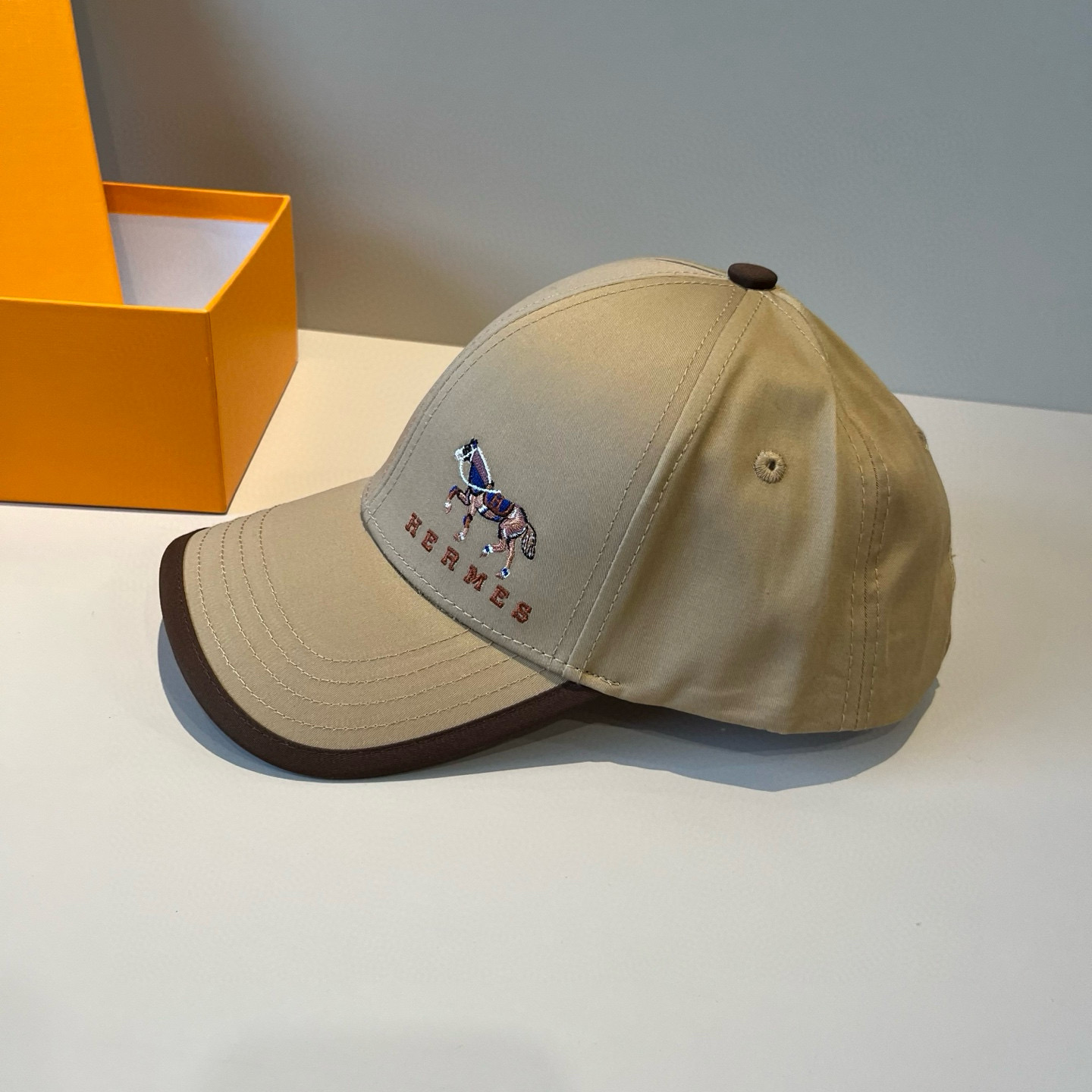  爱马仕Hermes 官网新品经典款 棒球帽🎩 原单品质 火爆来袭🔥 工艺非常精美爱心 高档大气上档次 