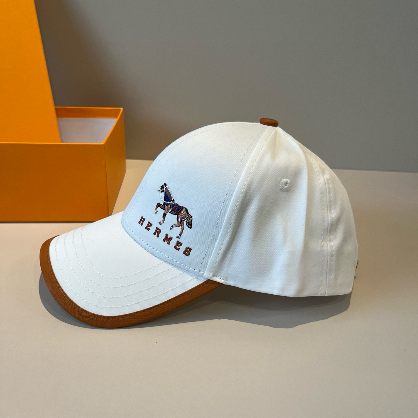  爱马仕Hermes 官网新品经典款 棒球帽🎩 原单品质 火爆来袭🔥 工艺非常精美爱心 高档大气上档次 