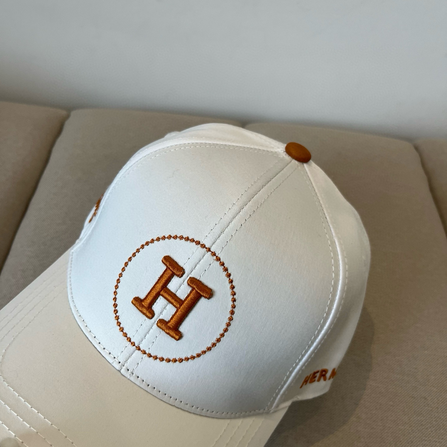  爱马仕Hermes 官网新品经典款 棒球帽🎩 原单品质 火爆来袭🔥 工艺非常精美爱心 高档大气上档次 